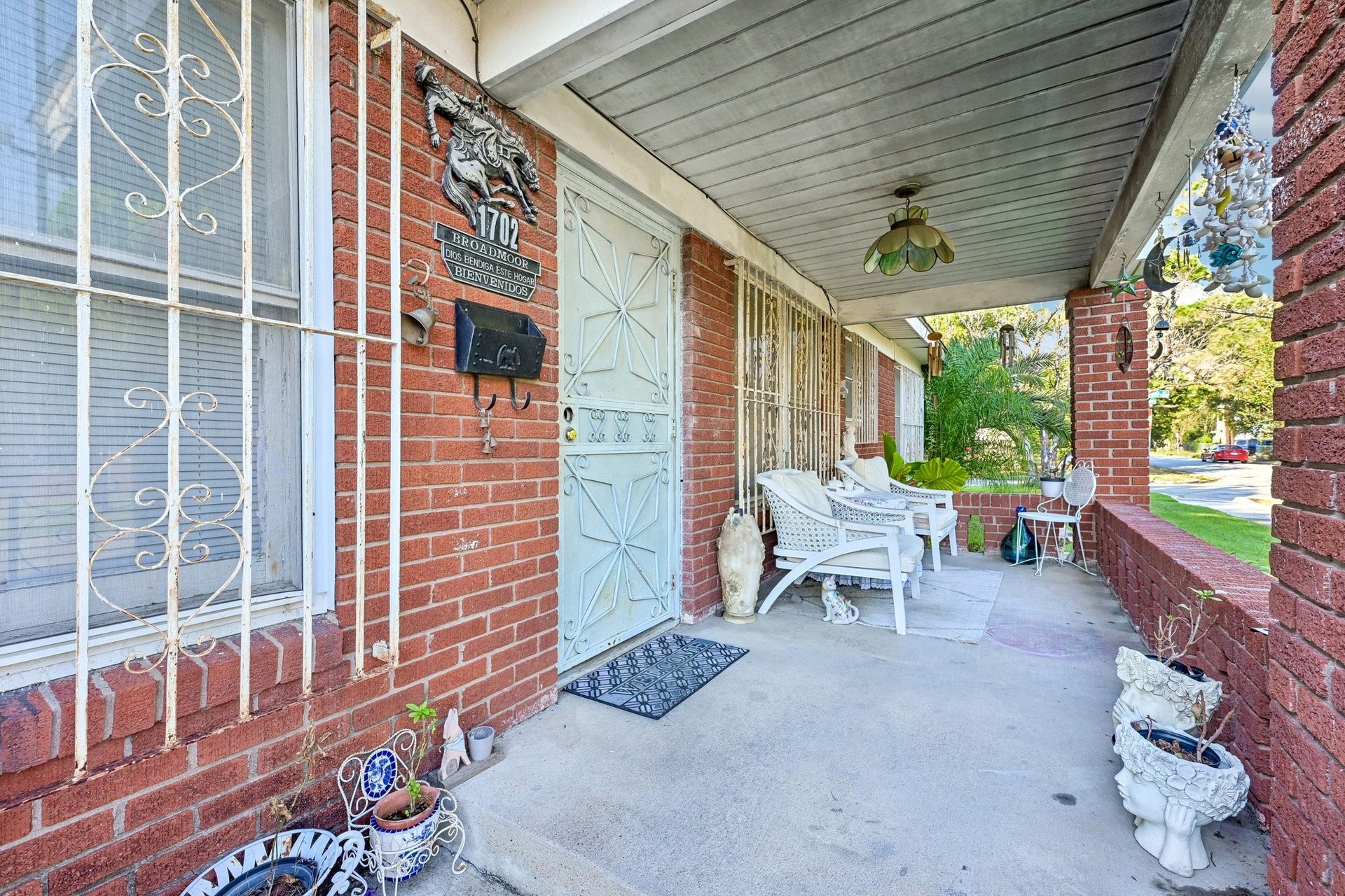1466 Lawson Street, Houston, TX 77023 Broadmoor Porch