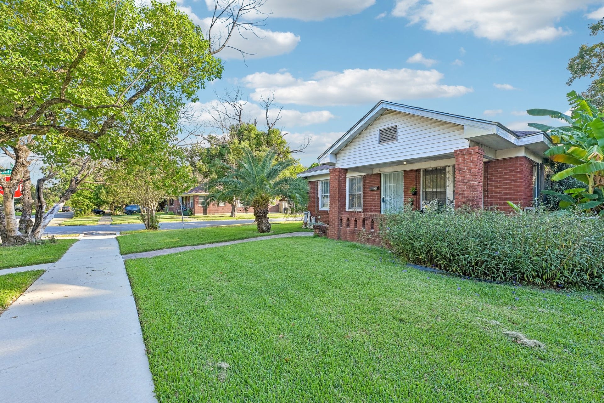 1466 Lawson Street, Houston, TX 77023 Lawson Side