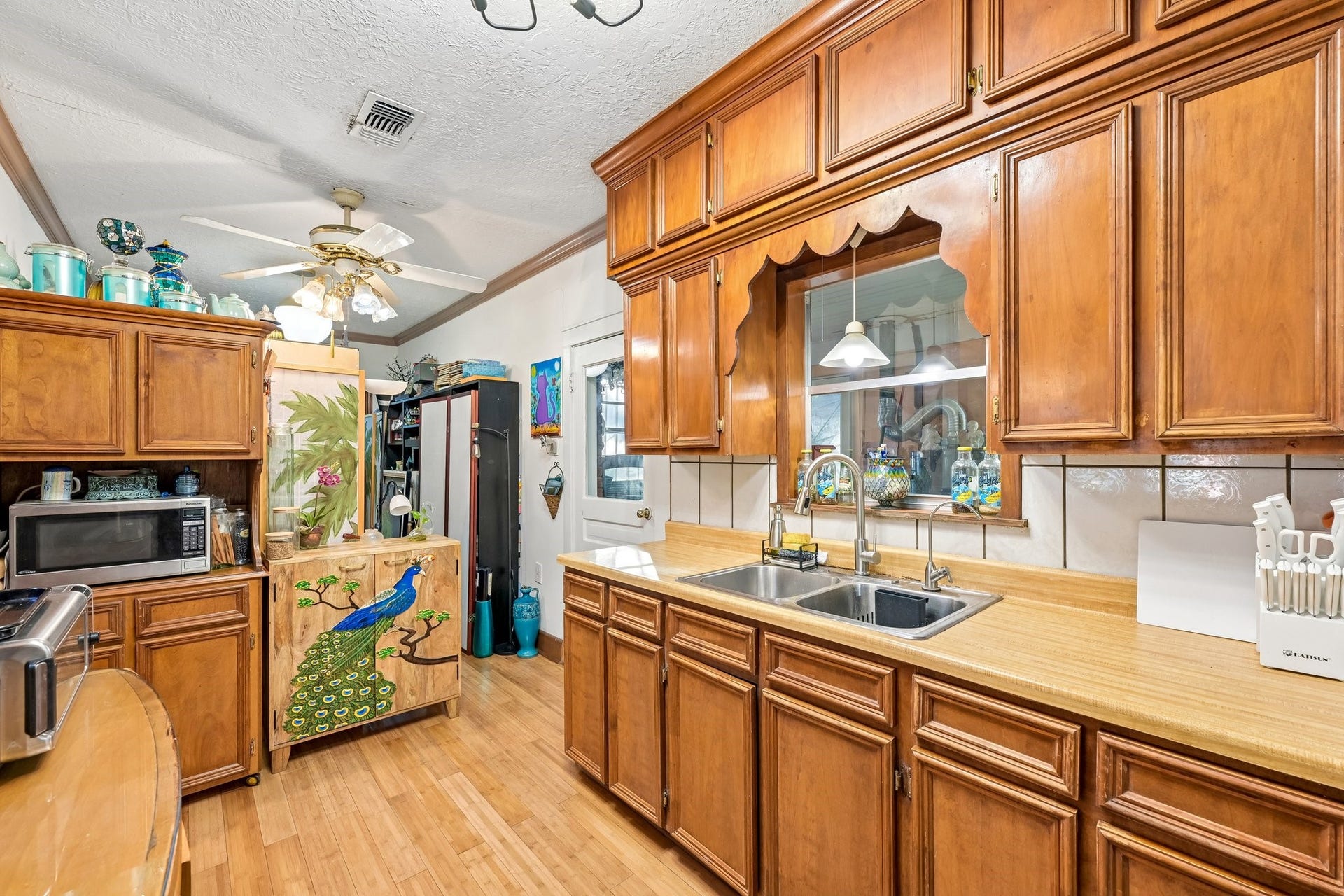 1466 Lawson Street, Houston, TX 77023 Kitchen Broadmoor