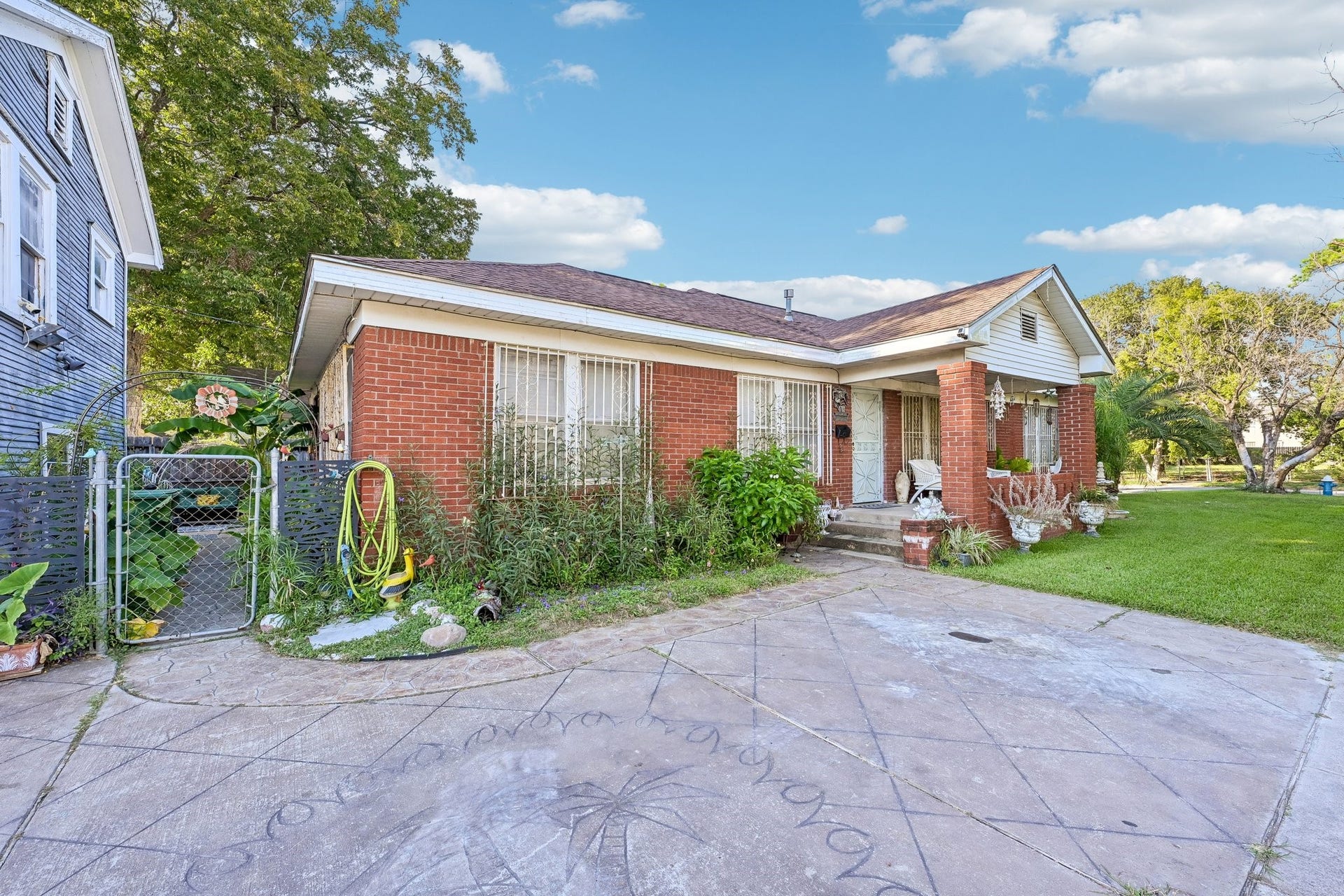 1466 Lawson Street, Houston, TX 77023 Broadmoor Side