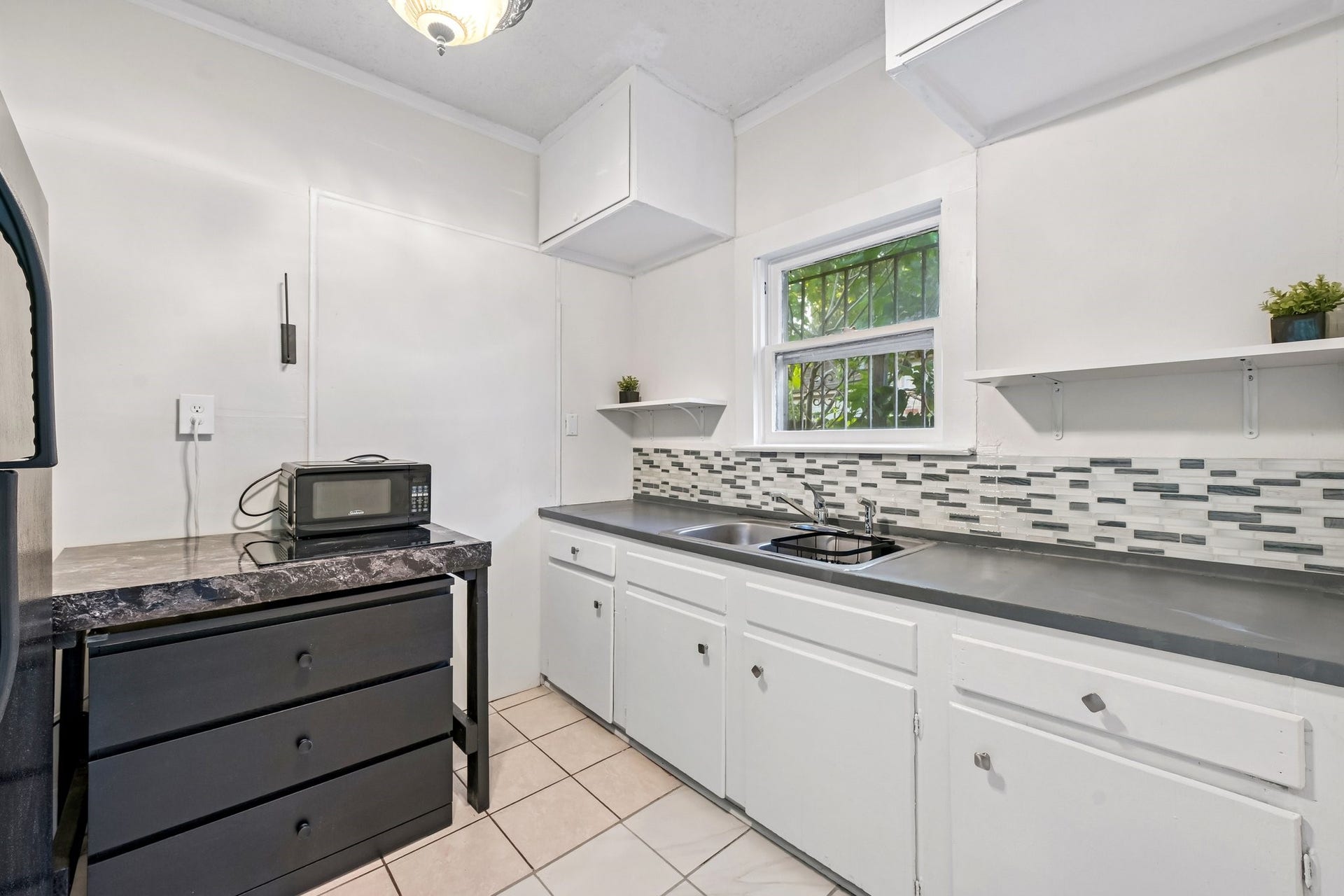1466 Lawson Street, Houston, TX 77023 Lawson Kitchen