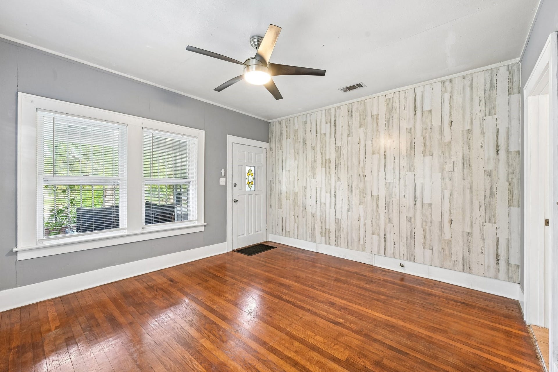 1466 Lawson Street, Houston, TX 77023 Lawson Side Living Room