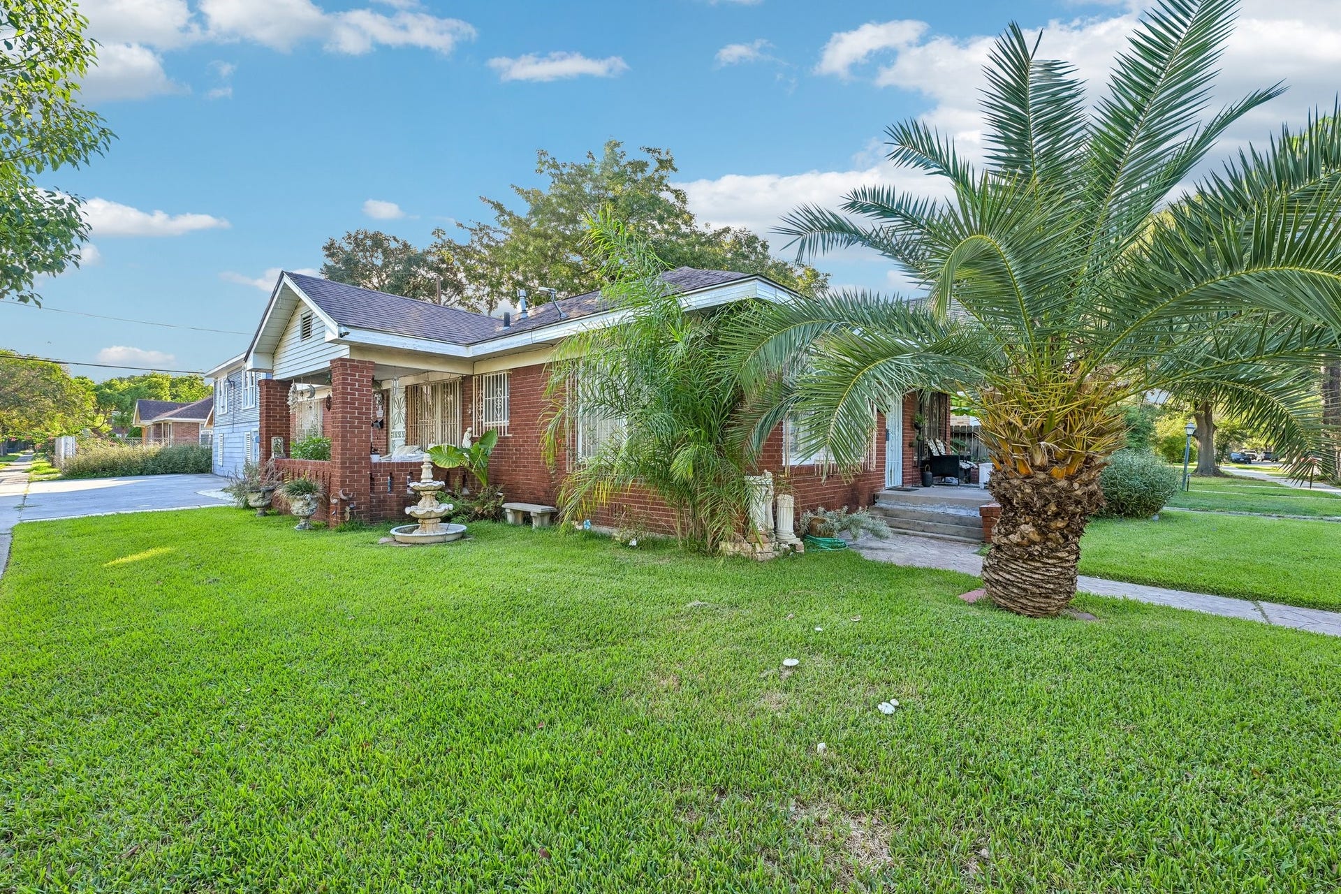 1466 Lawson Street, Houston, TX 77023 Corner of Lawson and Broadmoor