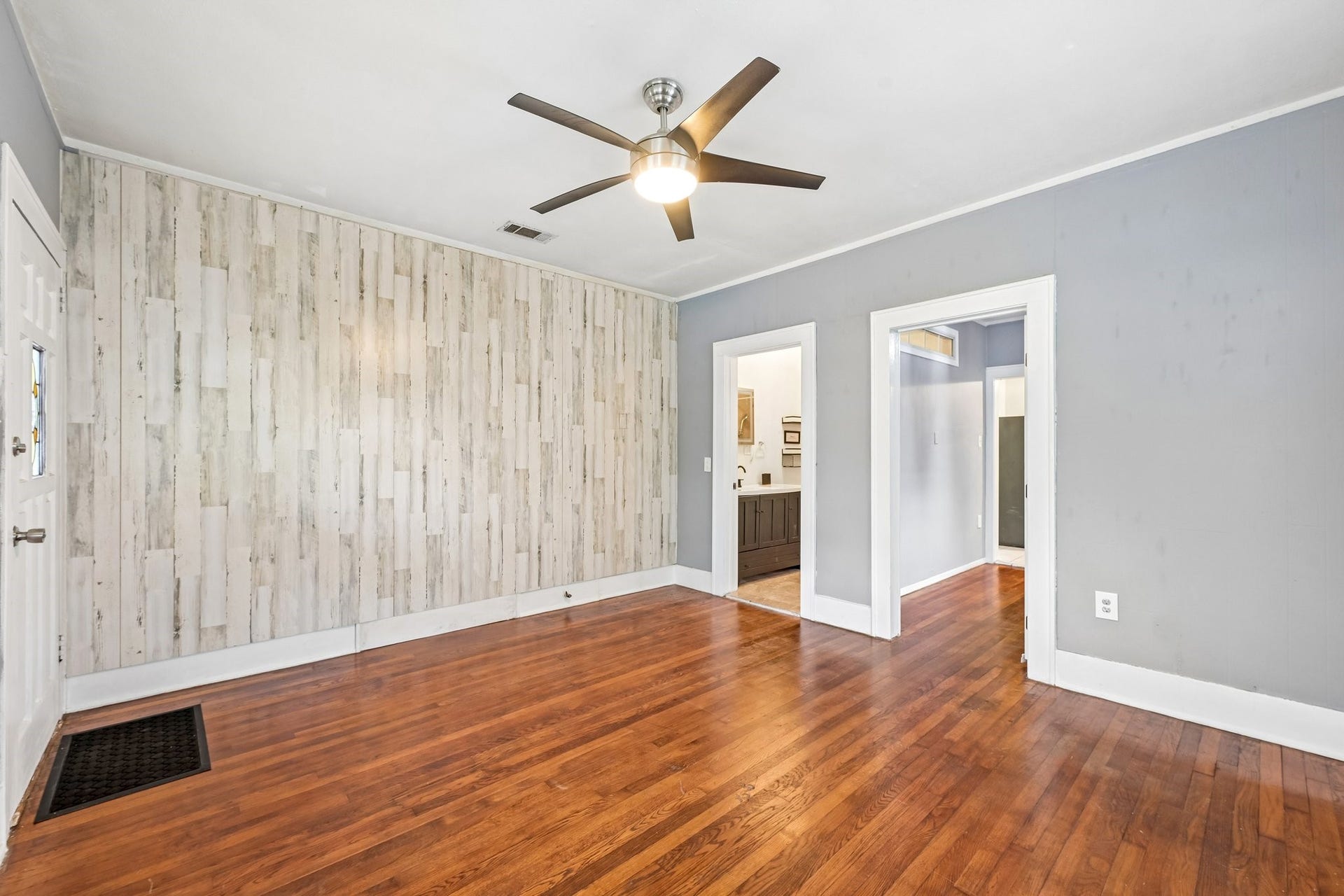 1466 Lawson Street, Houston, TX 77023 Lawson Side Living Room