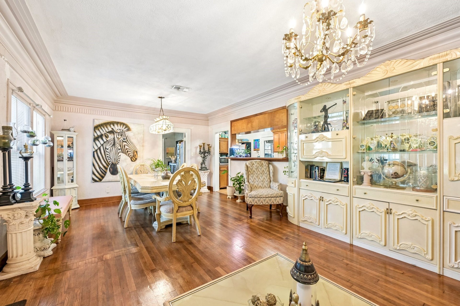 1466 Lawson Street, Houston, TX 77023 Living Room Broadmoor Side