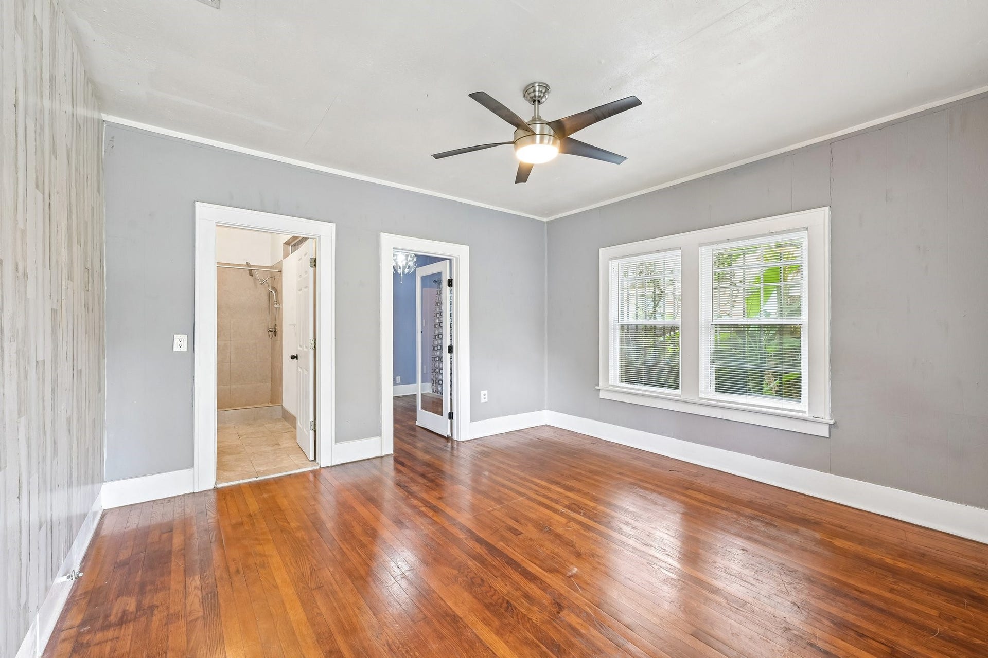 1466 Lawson Street, Houston, TX 77023 Lawson Side Living Room