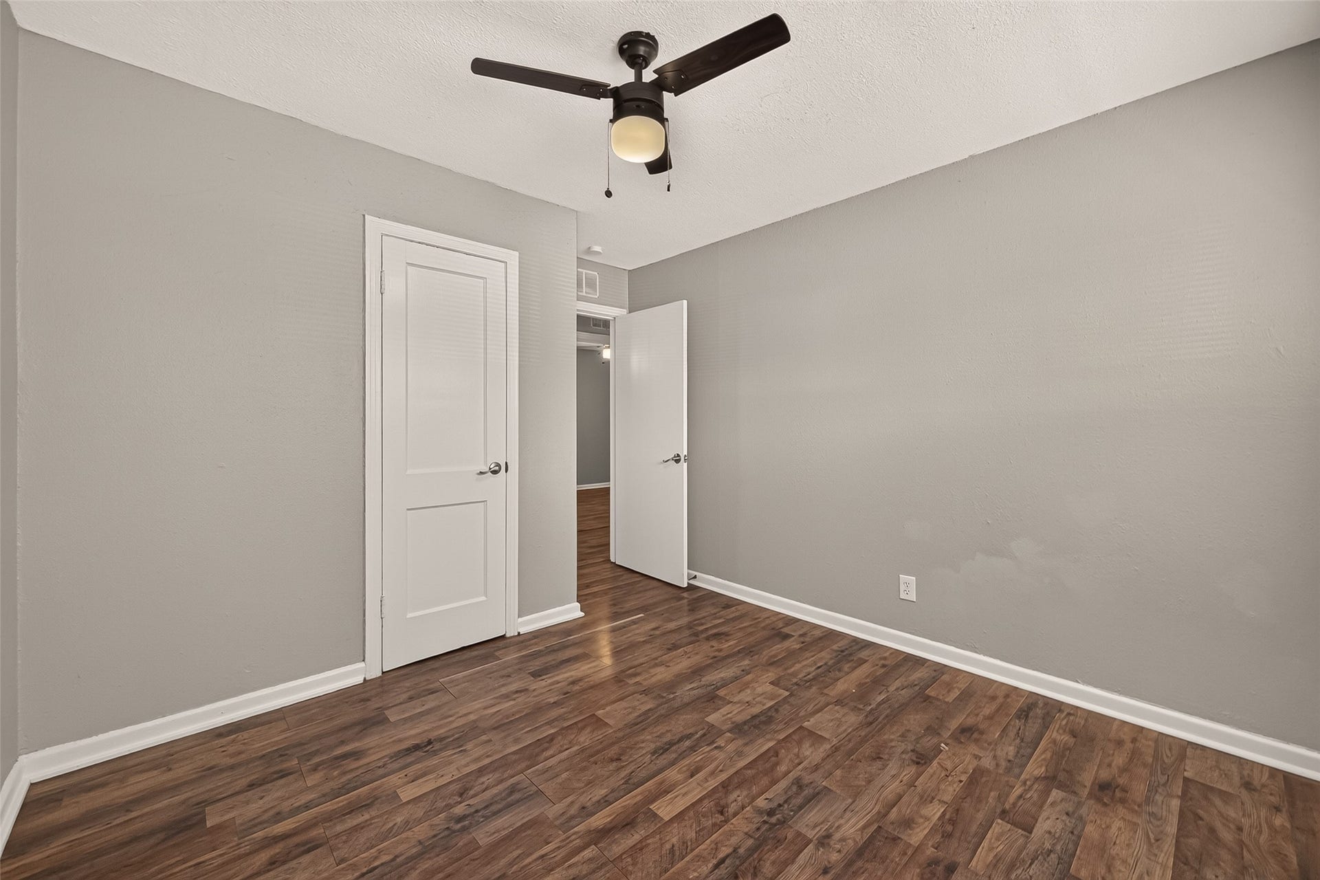 5935 Beldart Street, Houston, TX 77033 Bedroom 3, unfurnished, with ceiling fan and door to the hall.