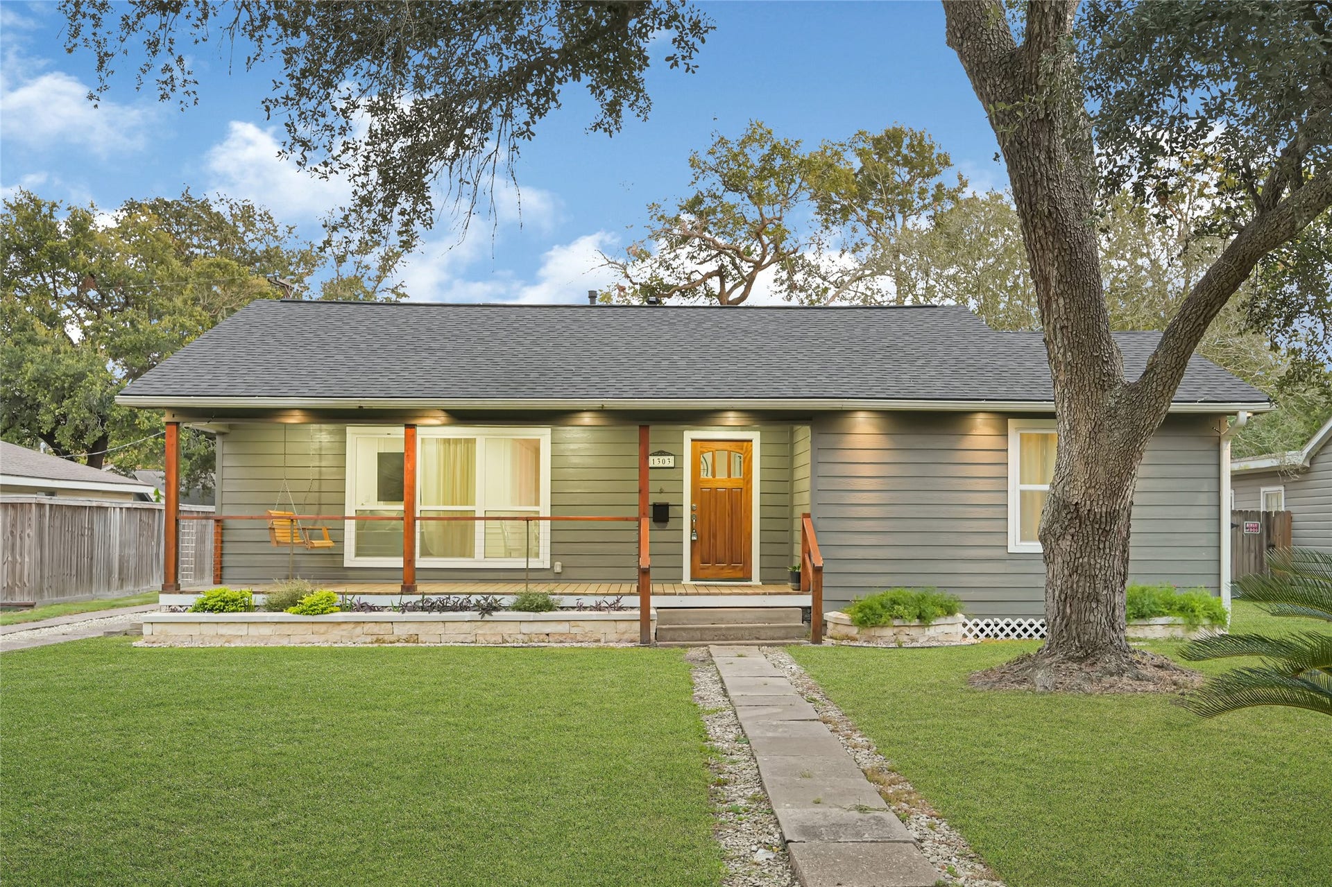 1303 Bowie Street, La Marque, TX 77568 1303 Bowie Street, La Marque, TX 77568