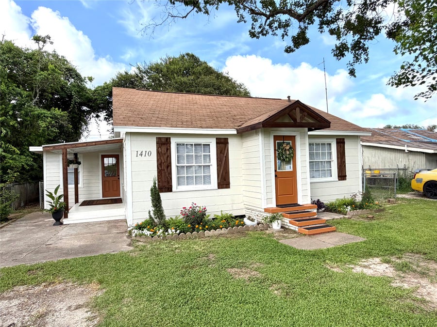 Property photo for 1410 N Gulf Boulevard, Freeport, TX