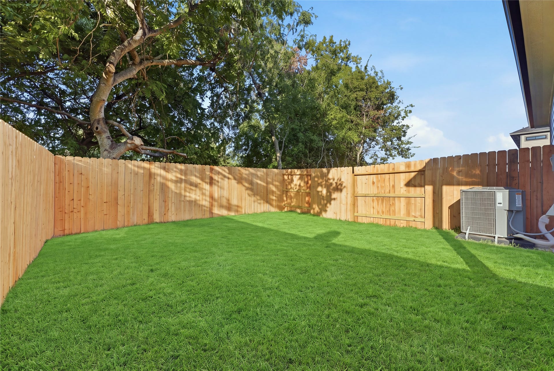 4653 Phlox Street, Houston, TX 77051 Backyard Access from First Floor Primary Bedroom