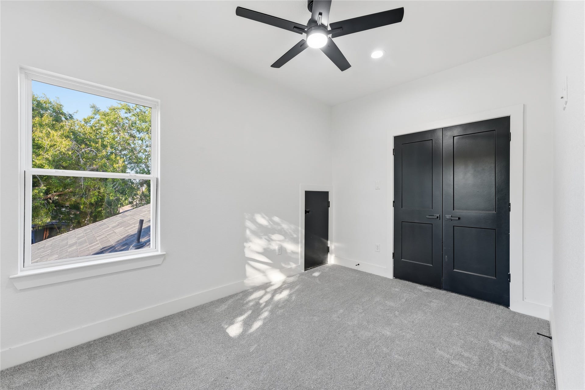 4653 Phlox Street, Houston, TX 77051 Second Floor Bedroom
