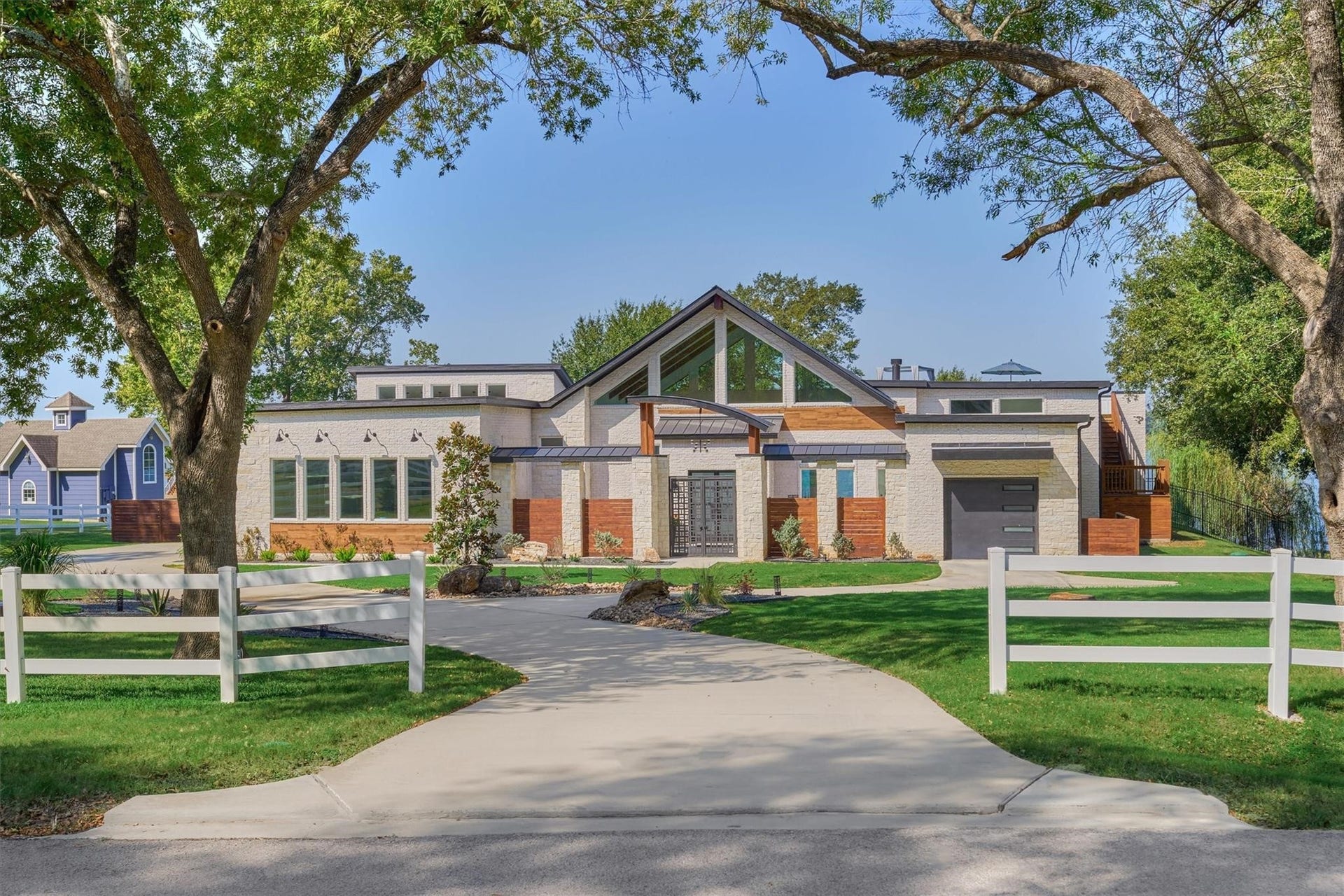 9228 Lake Conroe Drive, Conroe, TX 77304 The exterior of this home is rich in texture and visual appeal with a creative blend of materials including wood, stone, metal and brick.