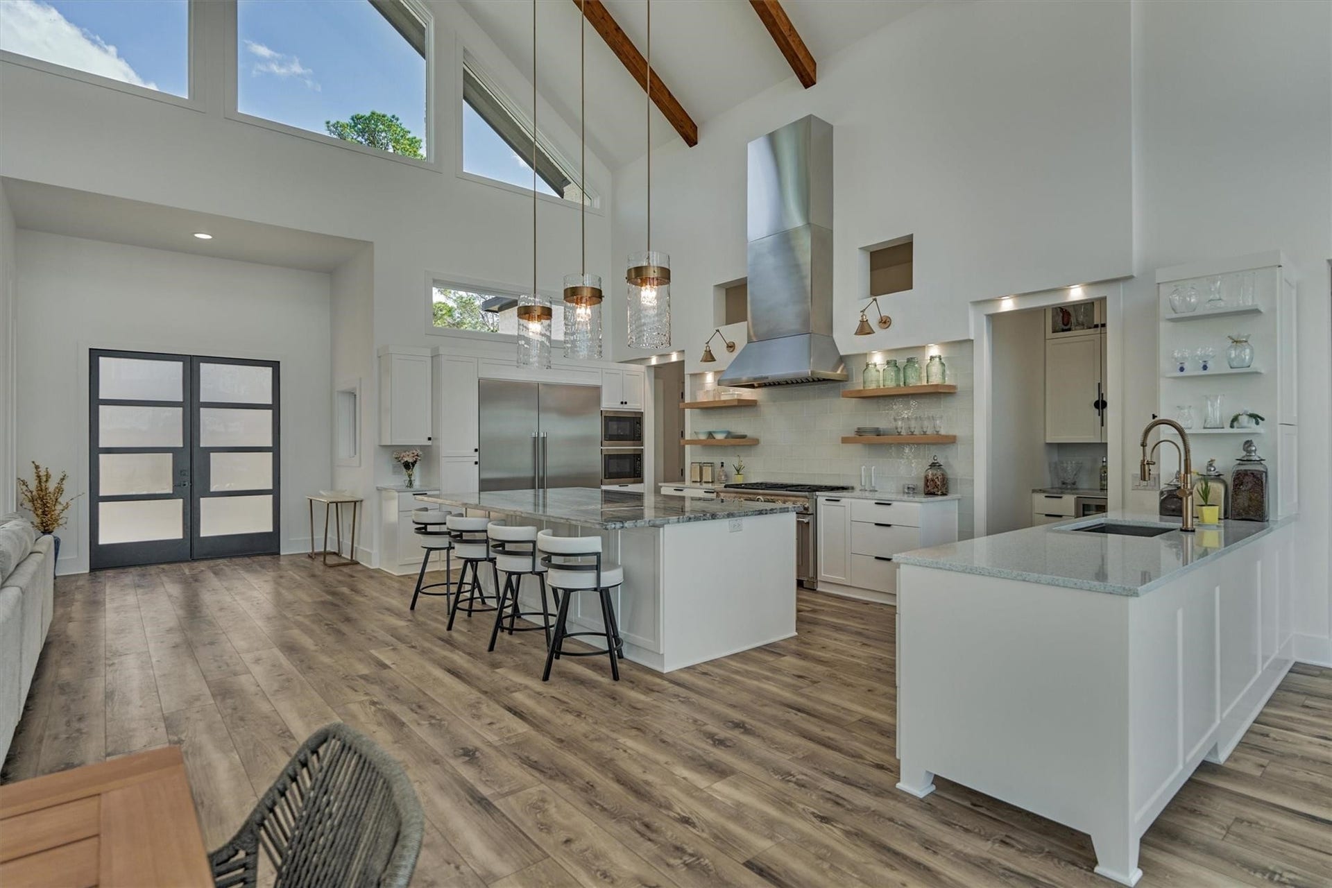 9228 Lake Conroe Drive, Conroe, TX 77304 A triangular design transom above the entry door mirrors the lake side wall for a dramatic and light-filled space. A well appointed kitchen features abundant counter space and Thermador and GE Profile appliances.