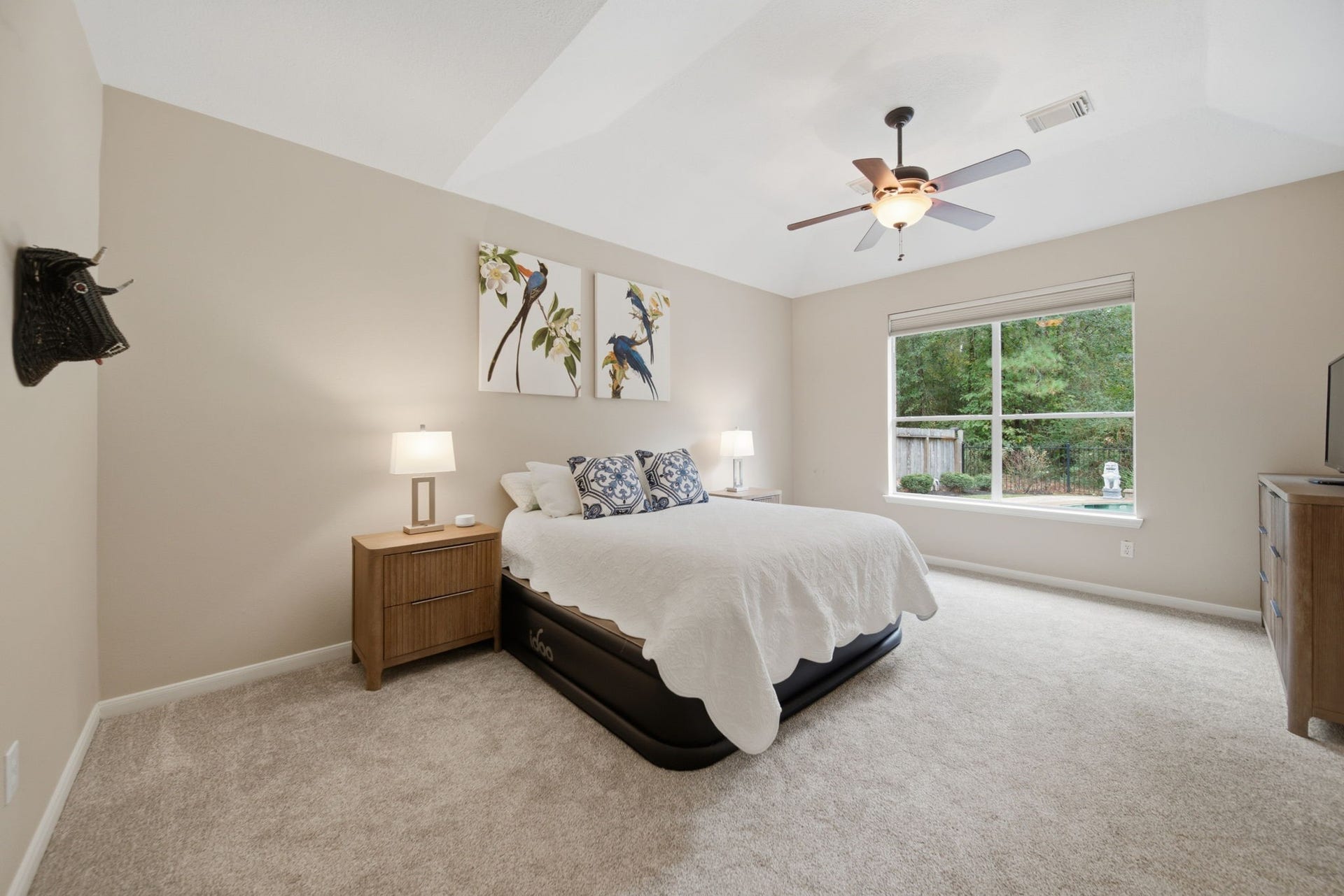 99 E Sterling Pond Circle, The Woodlands, TX 77382 This spacious master retreat features soft neutral decor, a ceiling fan, and a large window with privacy shades overlooking the beautiful pool and back yard. Natural light enhances this restful retreat, complemented by the beautifully updated adjoining master bath. There's a walk-in closet in the bedroom too.