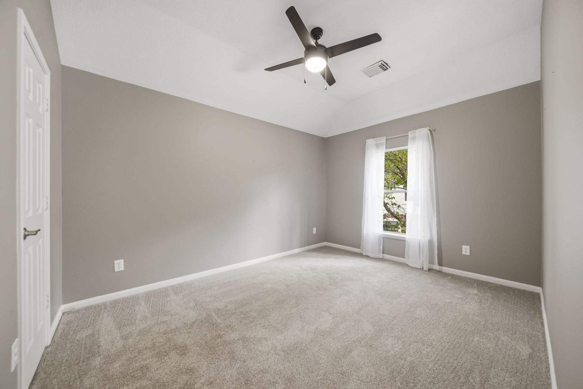 99 E Sterling Pond Circle, The Woodlands, TX 77382 99 E Sterling Pond Circle, The Woodlands, TX 77382