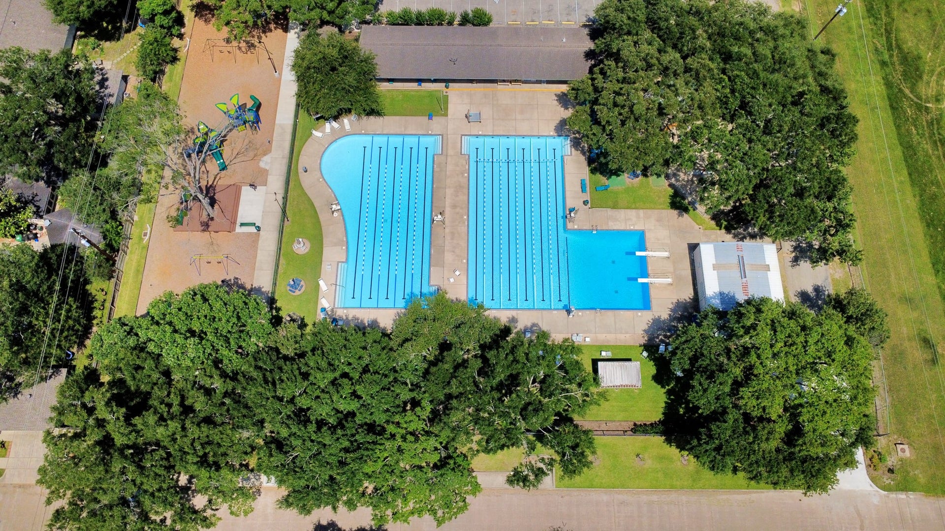 5946 Willowbend Boulevard, Houston, TX 77096 Community aerial highlighting nearby neighborhood amenities, green space, and recreational area.