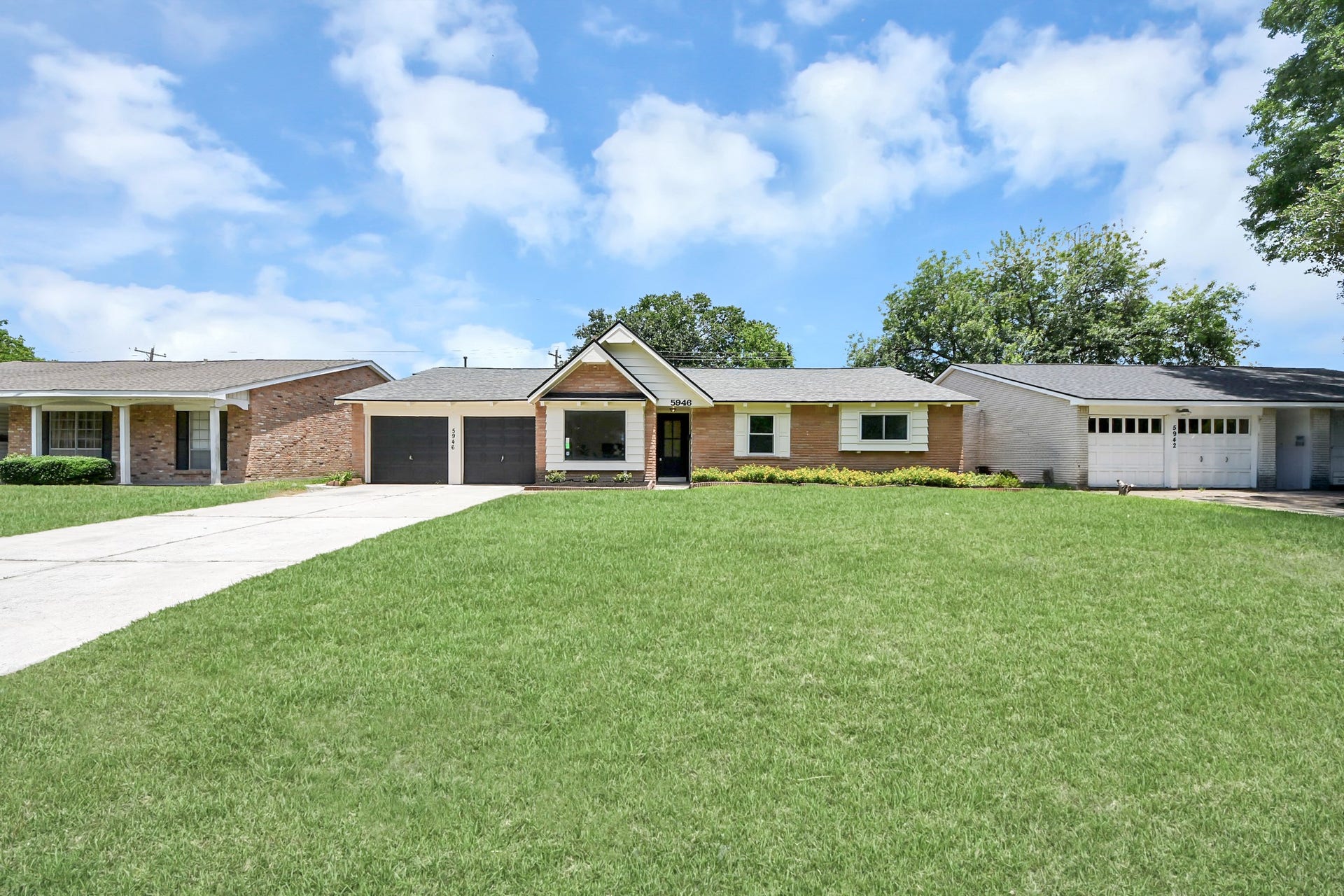 5946 Willowbend Boulevard, Houston, TX 77096 Large front yard with mature surroundings and beautifully refreshed exterior finishes.
