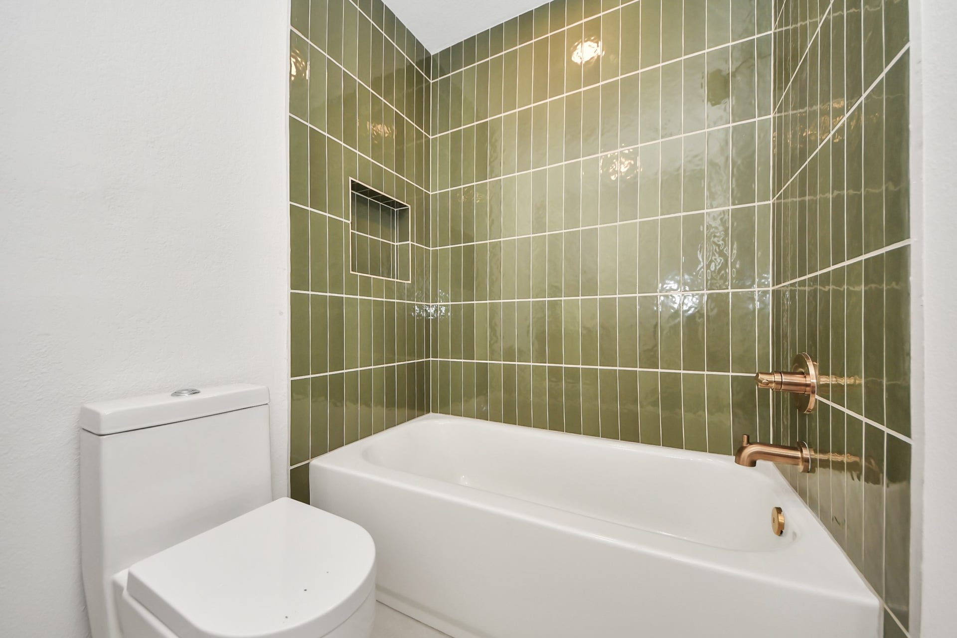5946 Willowbend Boulevard, Houston, TX 77096 Statement tiled shower and tub combination featuring full-height designer tile and contemporary finishes.