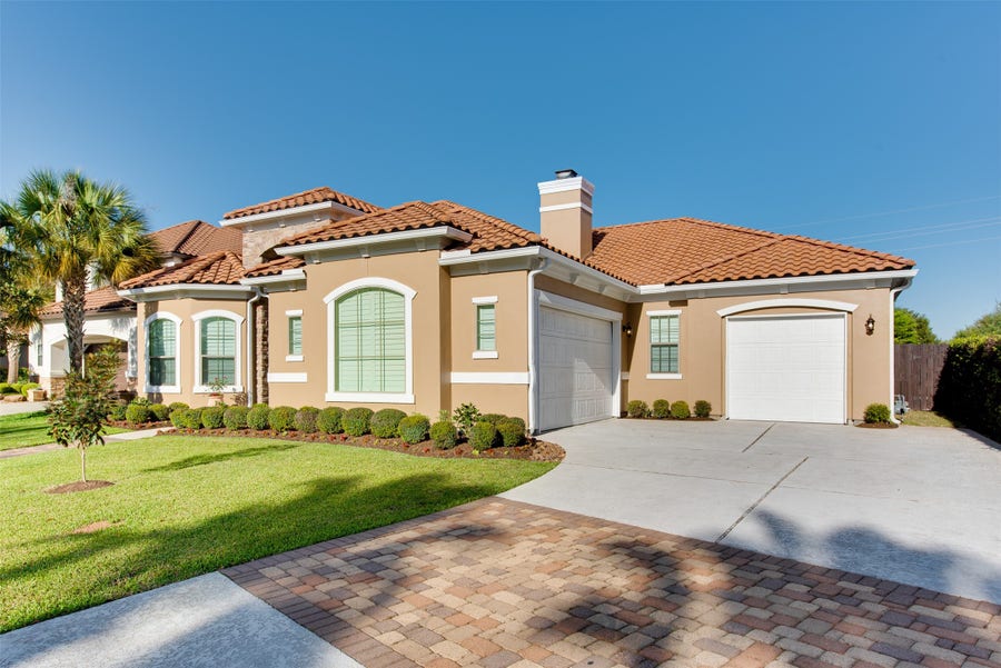 Property photo for 2011 Flower Garden Lane, Houston, TX