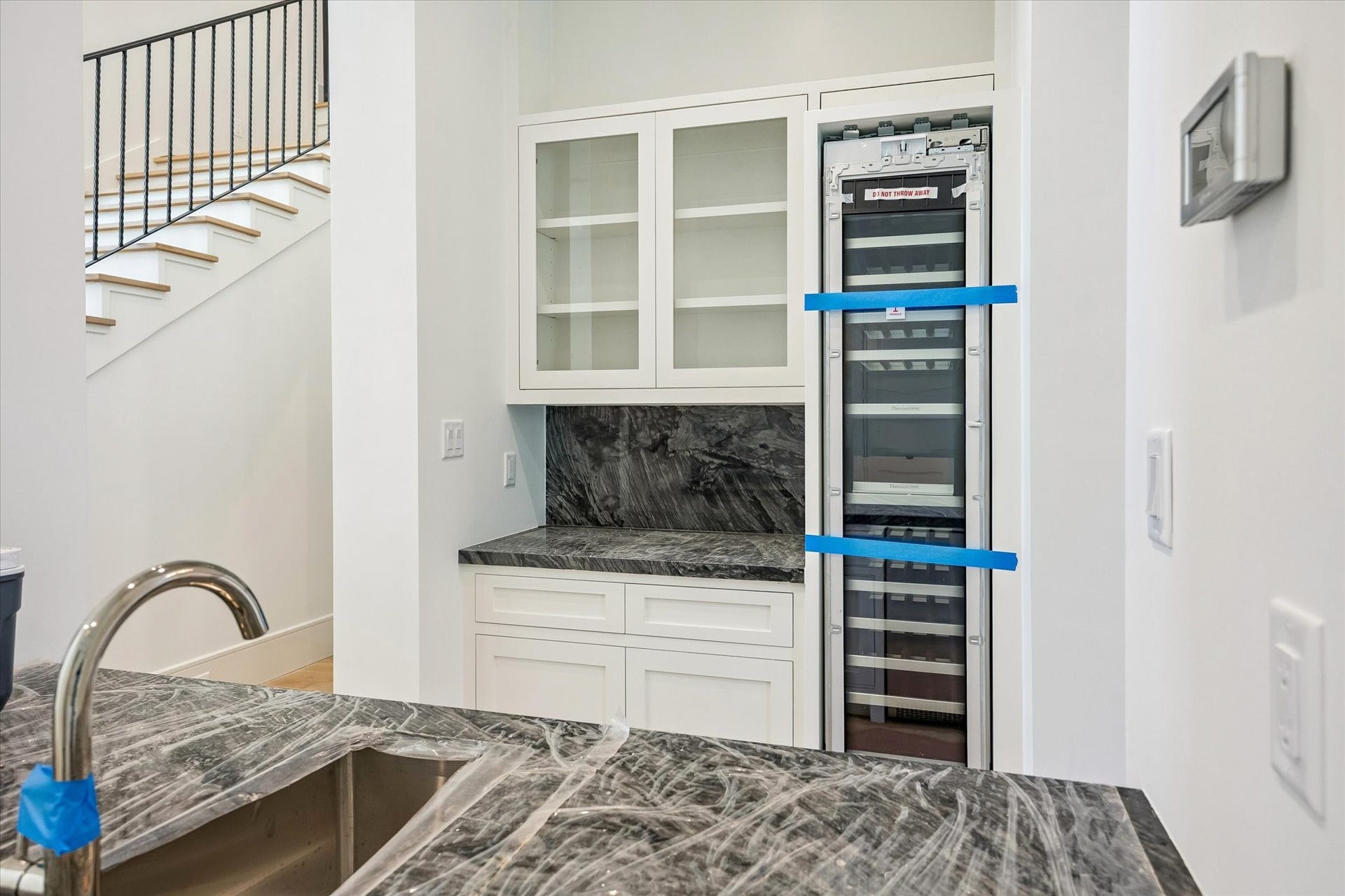 6011 Stones Throw Road, Houston, TX 77057 Entertainment bar features a wine and beverage cooler, sink, and ample space for serving and entertaining. Conveniently located by the dining room.