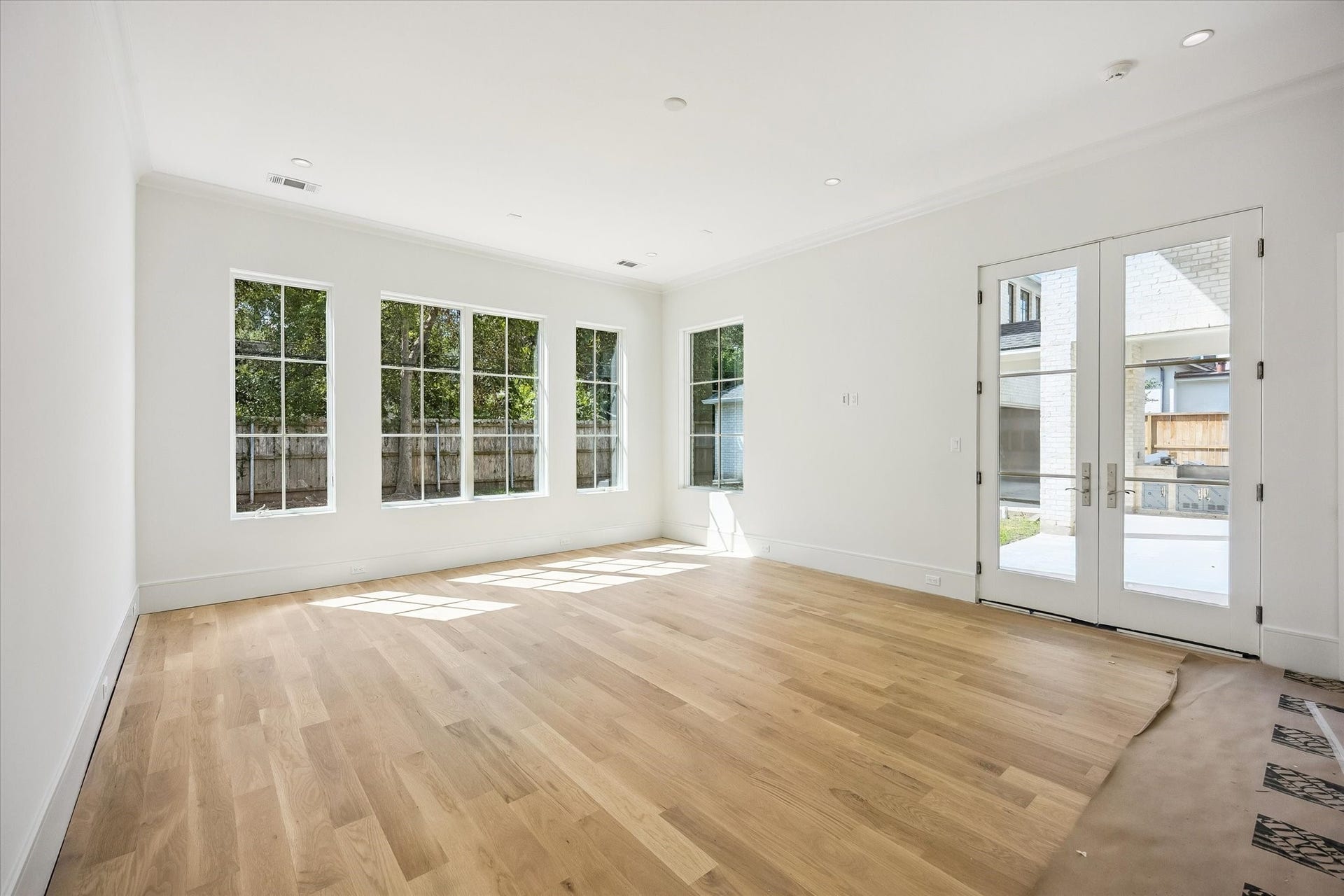 6011 Stones Throw Road, Houston, TX 77057 Primary suite offers direct access to the backyard, creating a seamless connection to the outdoor space.