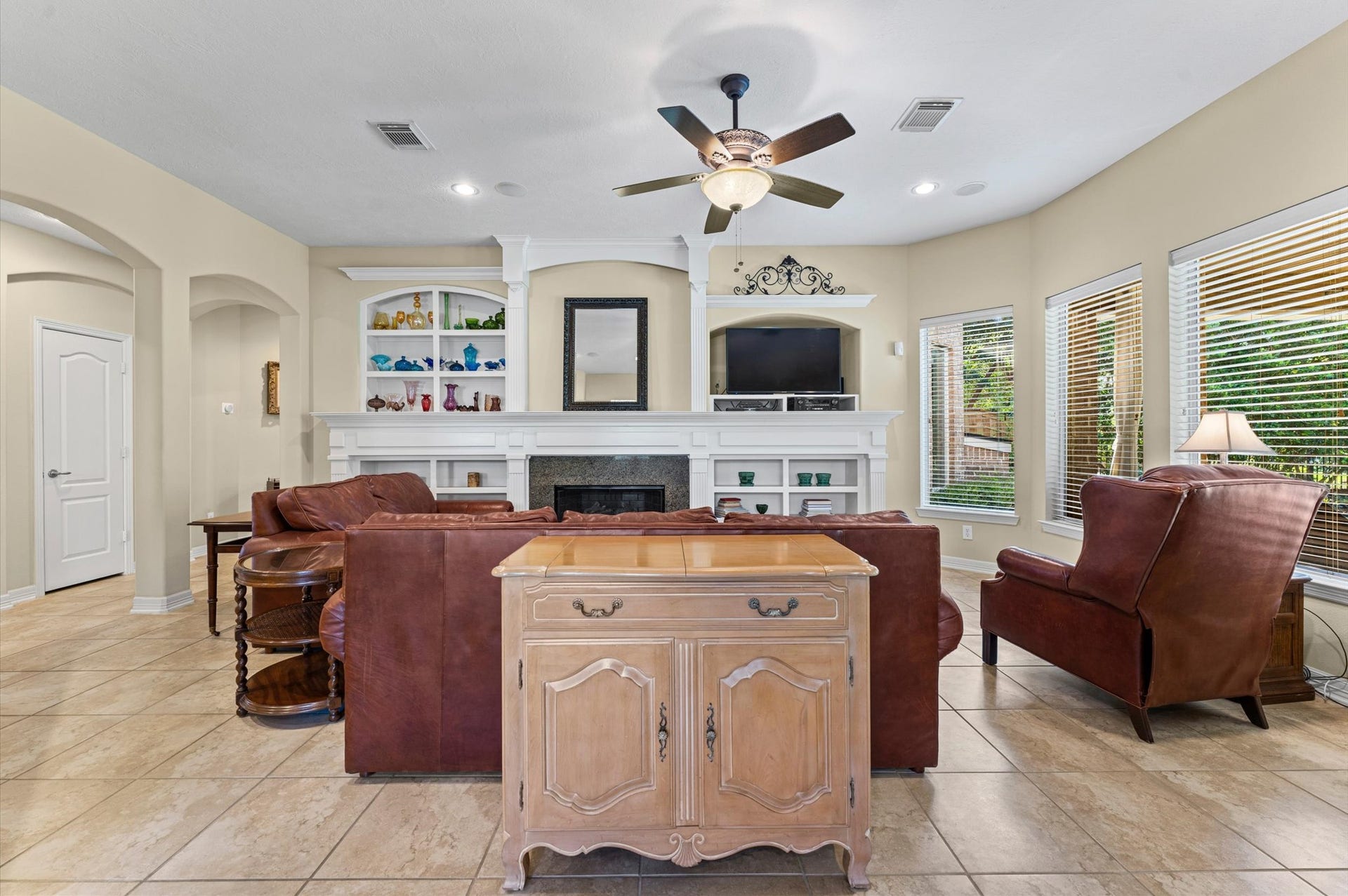 8511 Stones Throw Lane, Missouri City, TX 77459 Living Room