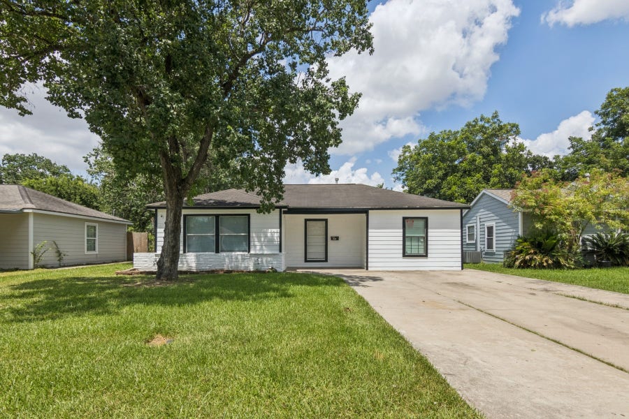 Property photo for 1408 Scarborough Lane, Pasadena, TX