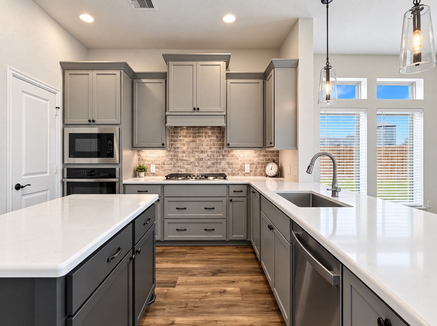 146 Dove Springs Court, Conroe, TX 77304 The 42-inch cabinets provide plenty of storage while keeping everything you need close at hand. Enjoy the vast amount of counter space that makes preparing meals and entertaining a breeze.