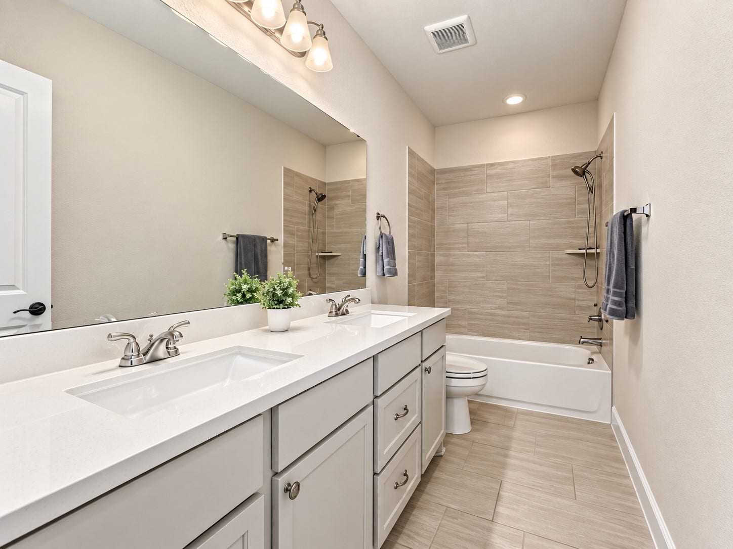 146 Dove Springs Court, Conroe, TX 77304 he private upstairs bathroom adds convenience and gives the secondary bedrooms their own comfortable space.