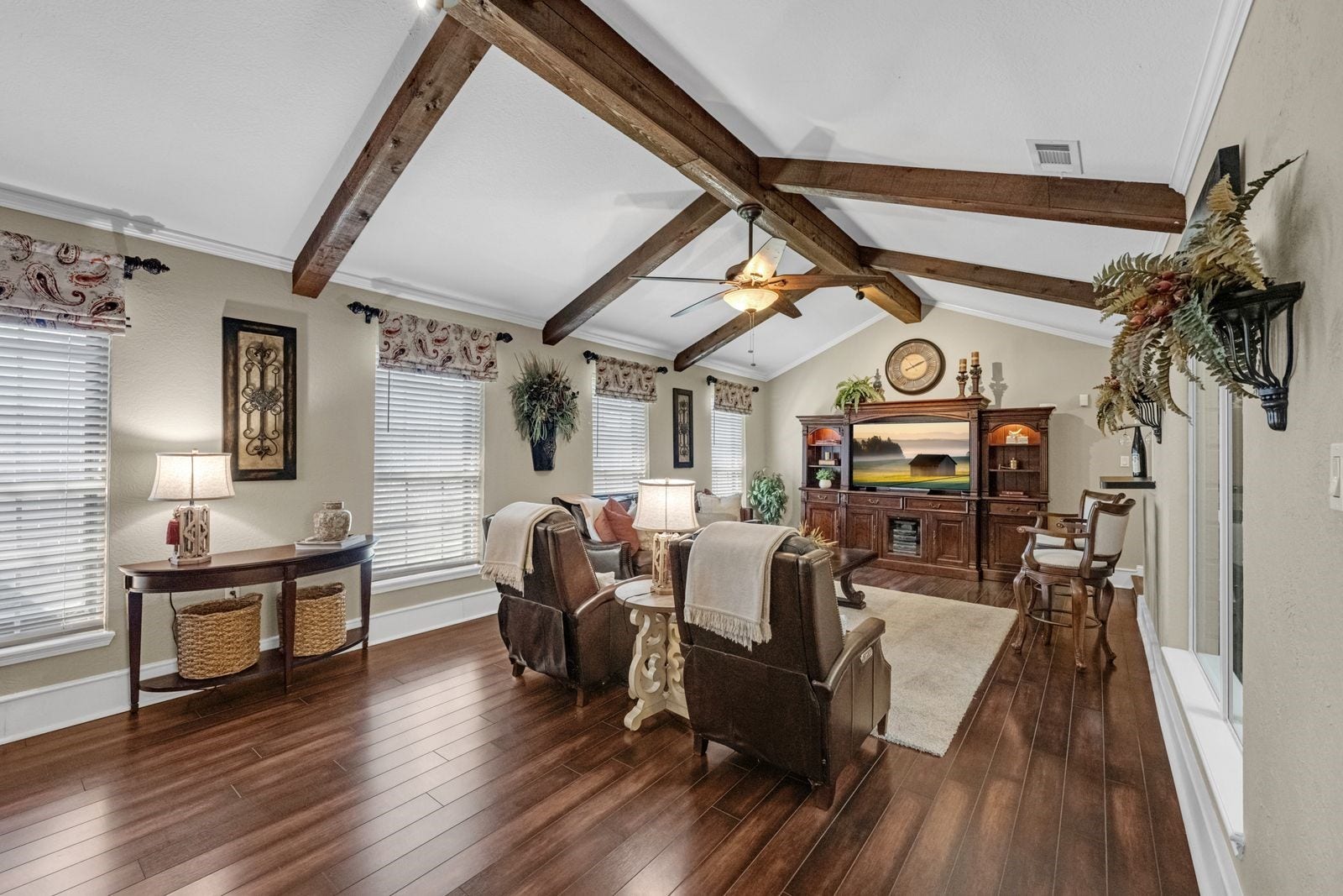 16043 Spinnaker Drive, Crosby, TX 77532 16043 Spinnaker Drive, Crosby, TX 77532