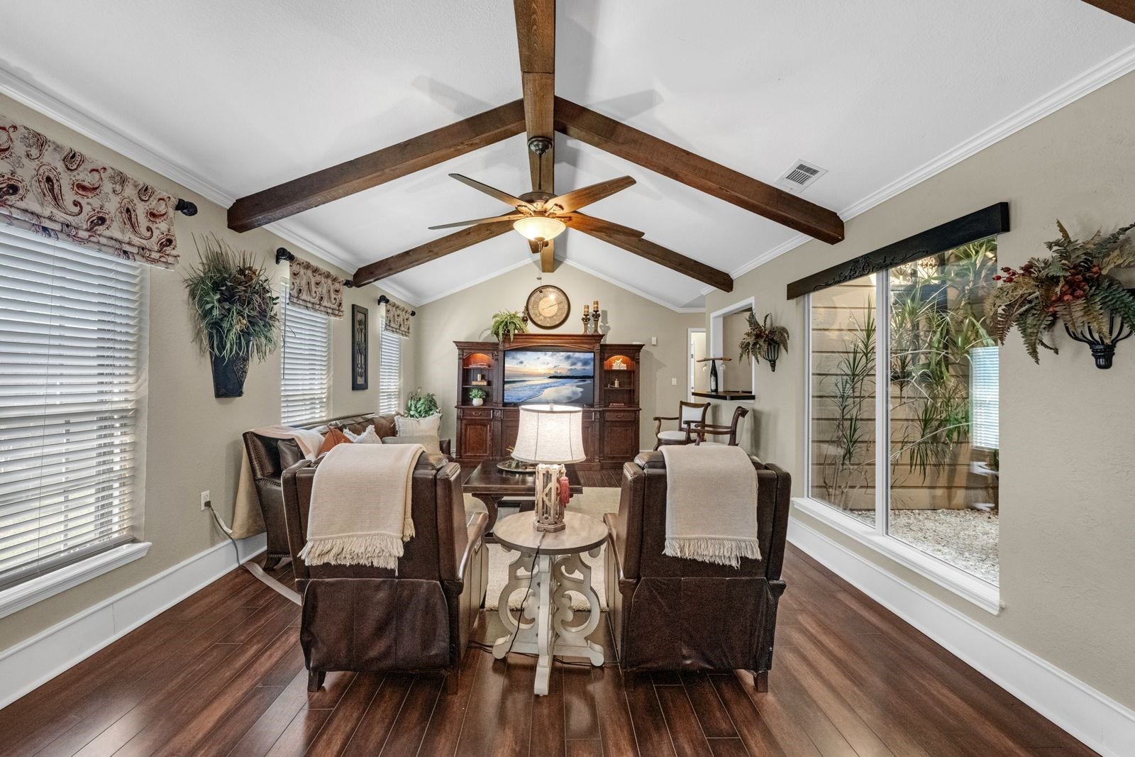 16043 Spinnaker Drive, Crosby, TX 77532 16043 Spinnaker Drive, Crosby, TX 77532