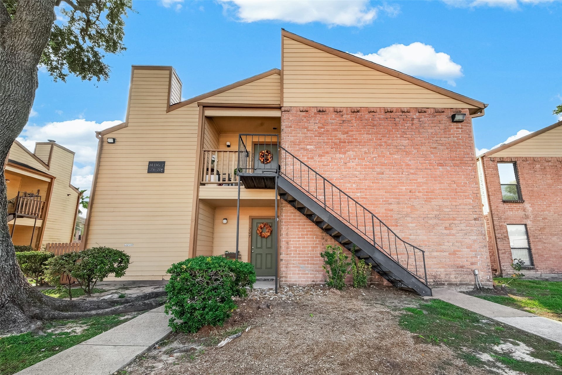 16111 Aspenglenn Drive, #208, Houston, TX 77084 16111 Aspenglenn Drive, #208, Houston, TX 77084