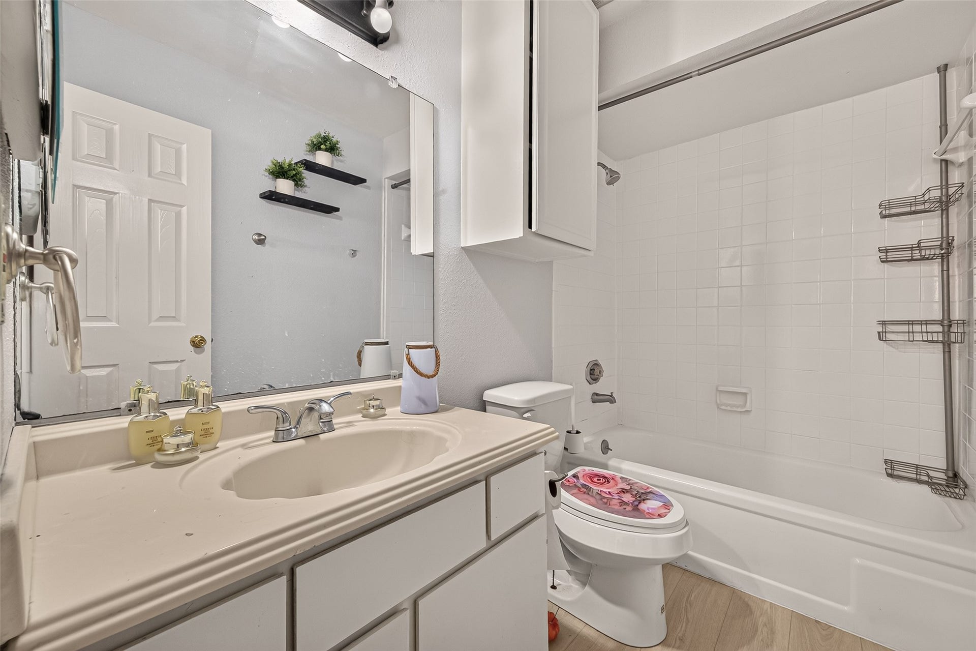 16111 Aspenglenn Drive, #208, Houston, TX 77084 16111 Aspenglenn Drive, #208, Houston, TX 77084