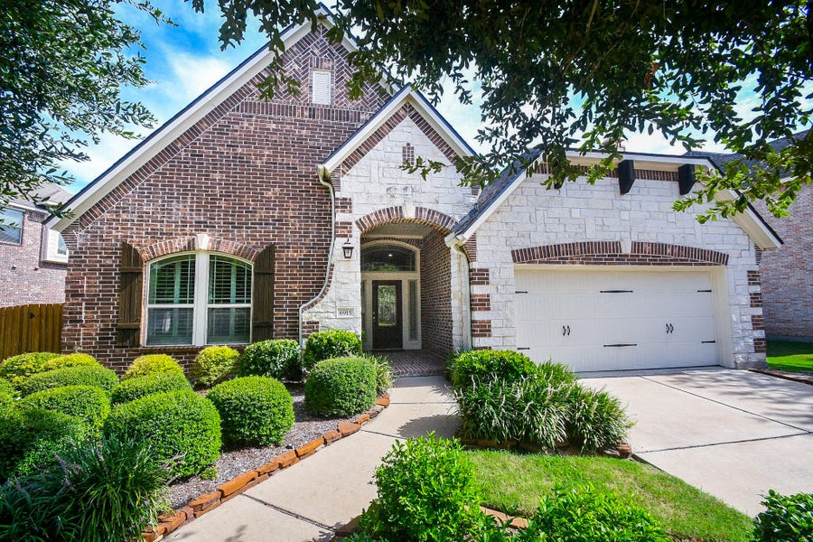 Property photo for 6915 Argonne Trail, Sugar Land, TX