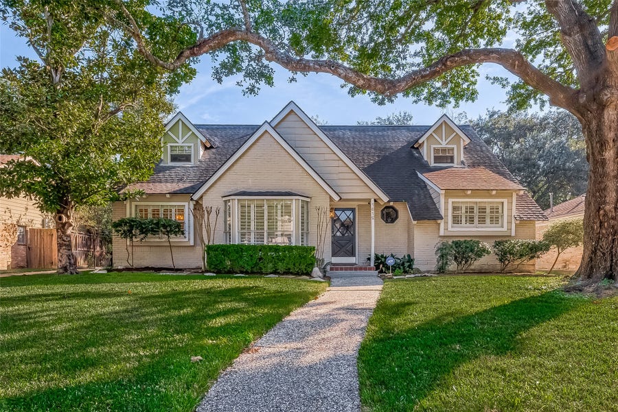 Property photo for 1619 Crystal Hills Drive, Houston, TX