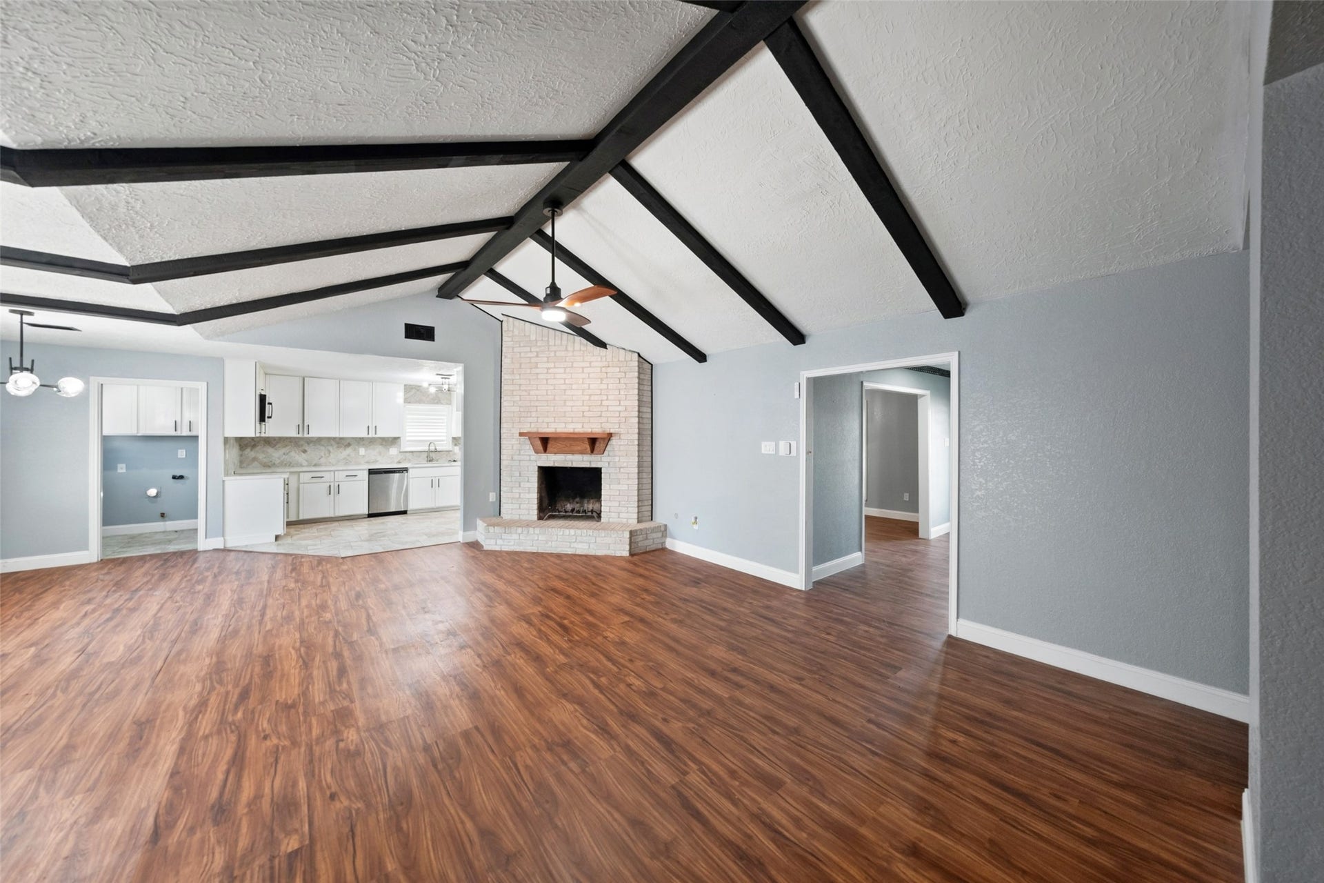 3211 N Park Drive, Missouri City, TX 77459 3211 N Park Drive, Missouri City, TX 77459