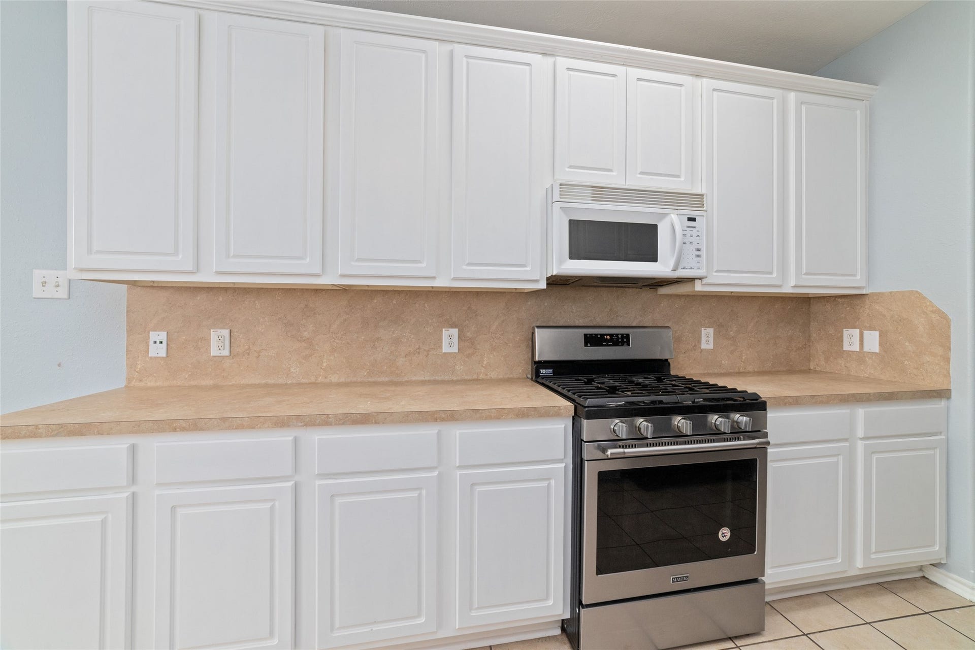 8734 Rainglen Lane, Houston, TX 77044