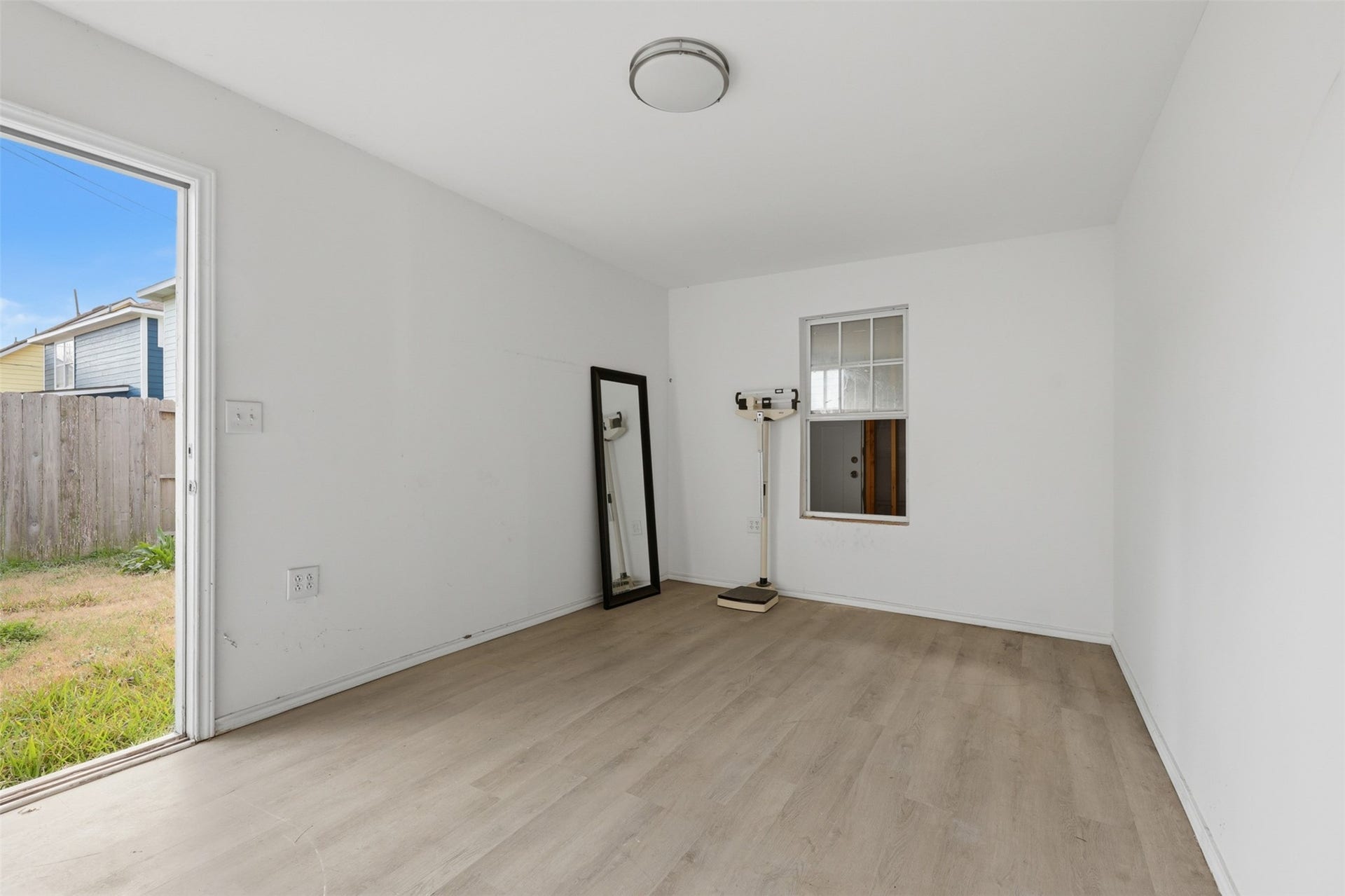 9026 Mcgallion Road, Houston, TX 77022 9026 Mcgallion Road, Houston, TX 77022