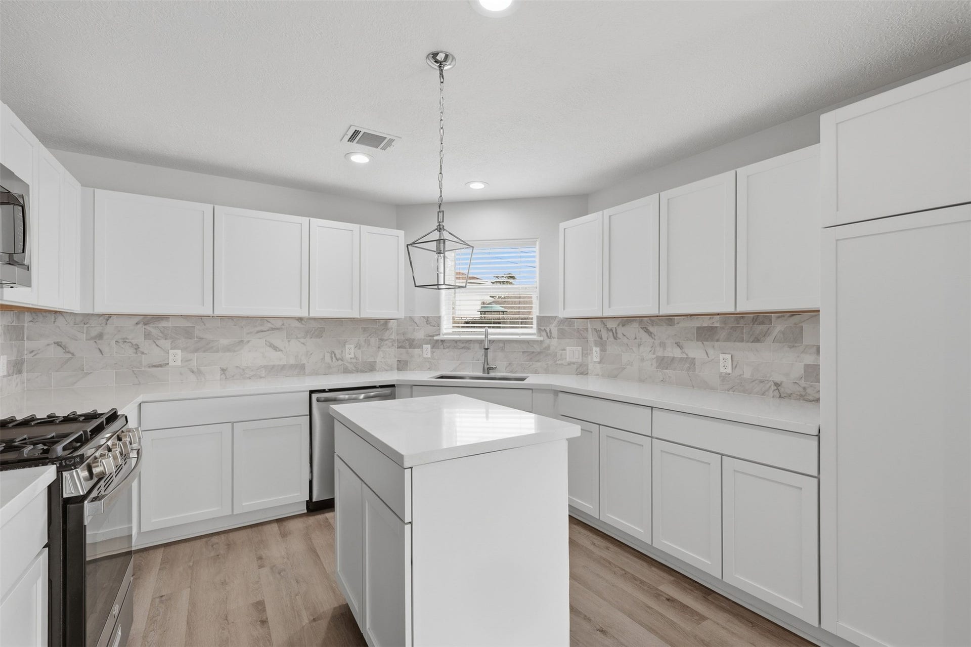 9026 Mcgallion Road, Houston, TX 77022 9026 Mcgallion Road, Houston, TX 77022