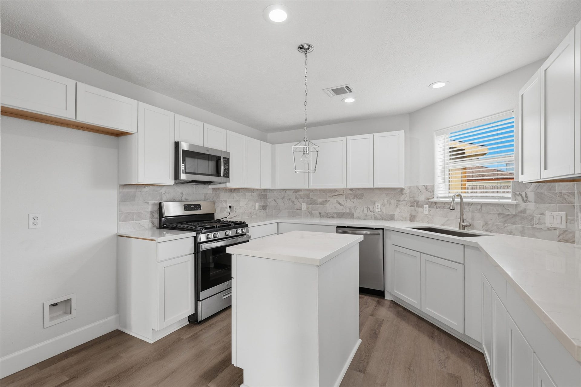 9026 Mcgallion Road, Houston, TX 77022 9026 Mcgallion Road, Houston, TX 77022
