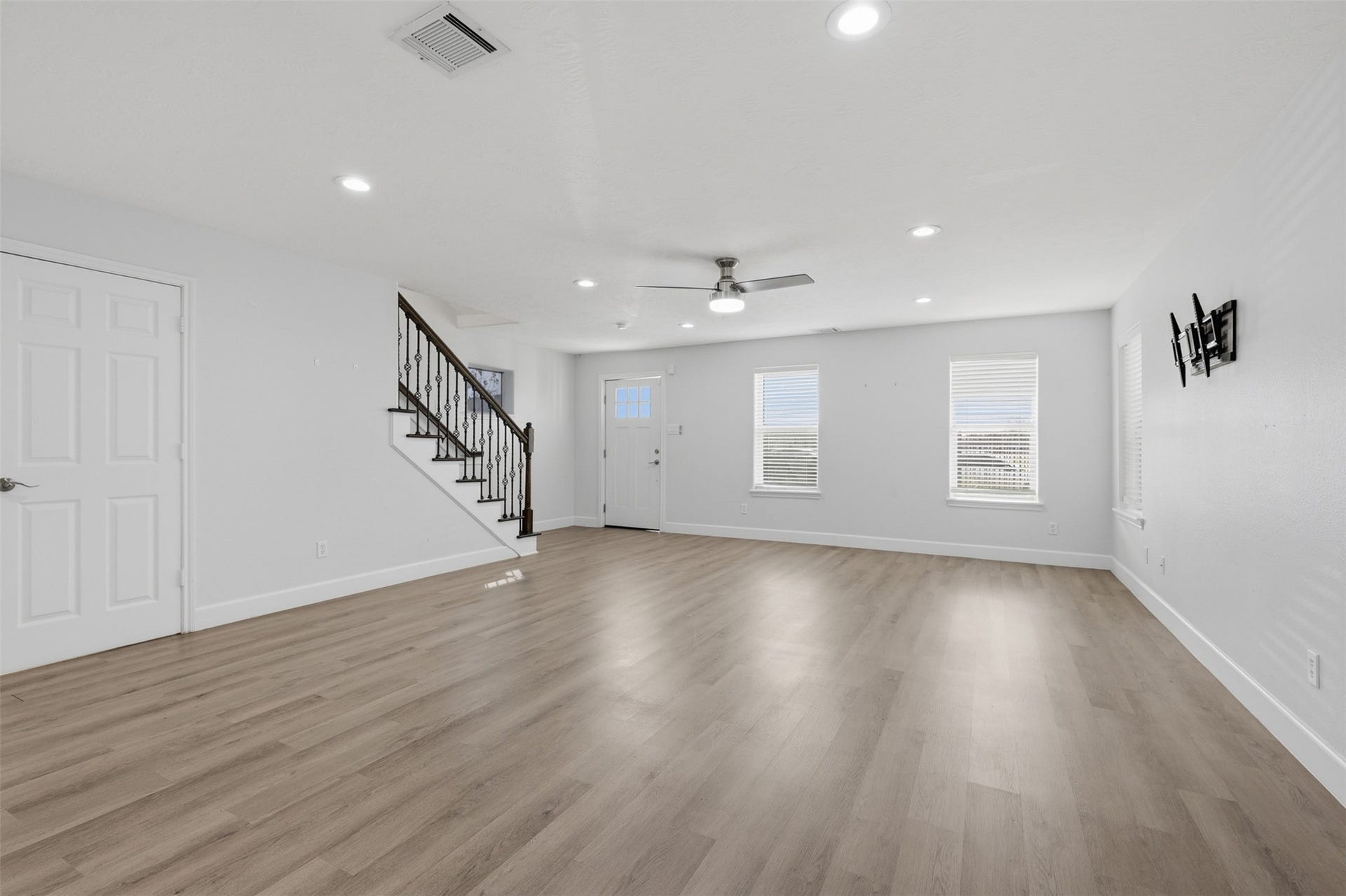 9026 Mcgallion Road, Houston, TX 77022 9026 Mcgallion Road, Houston, TX 77022