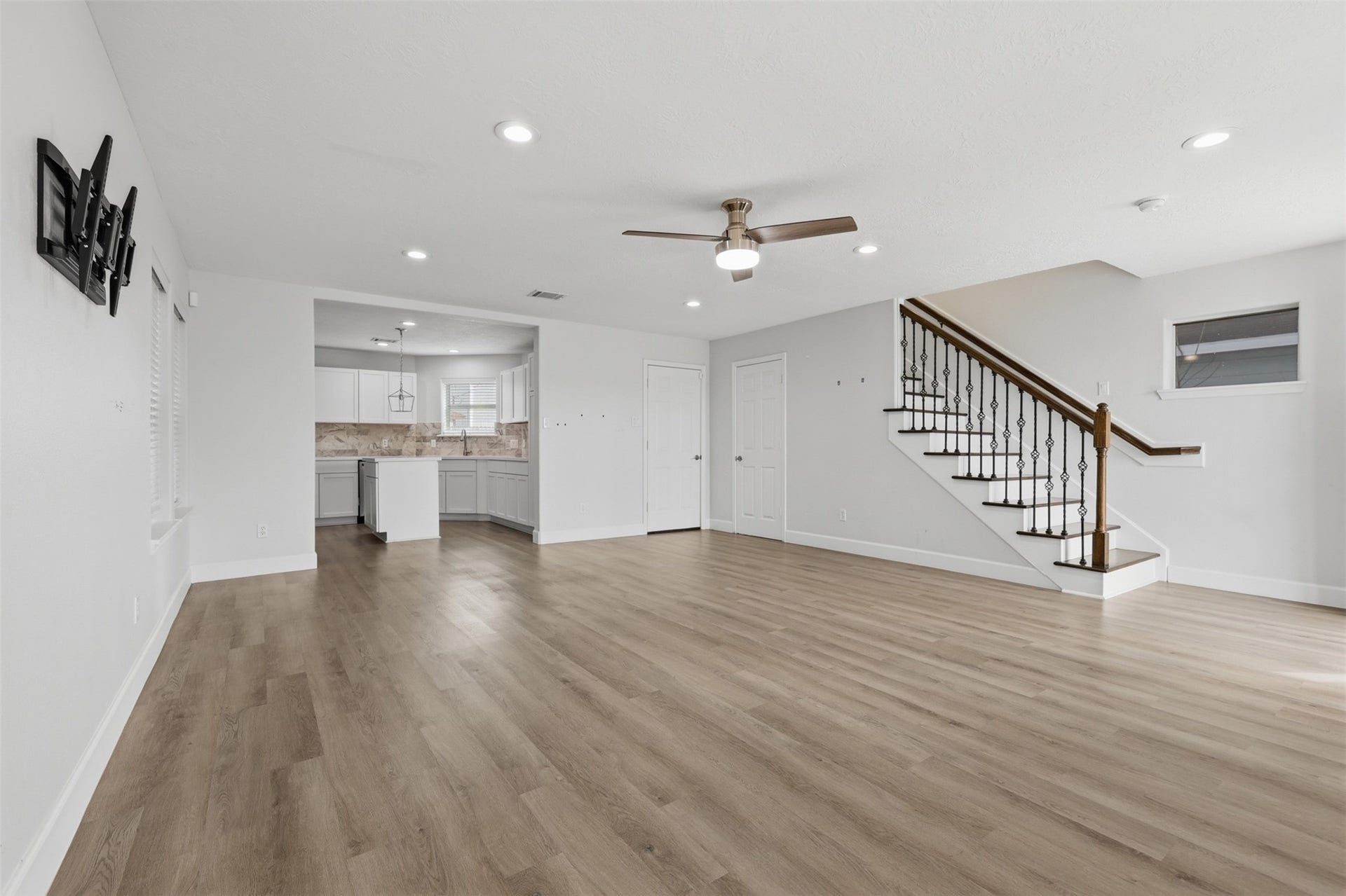 9026 Mcgallion Road, Houston, TX 77022 9026 Mcgallion Road, Houston, TX 77022
