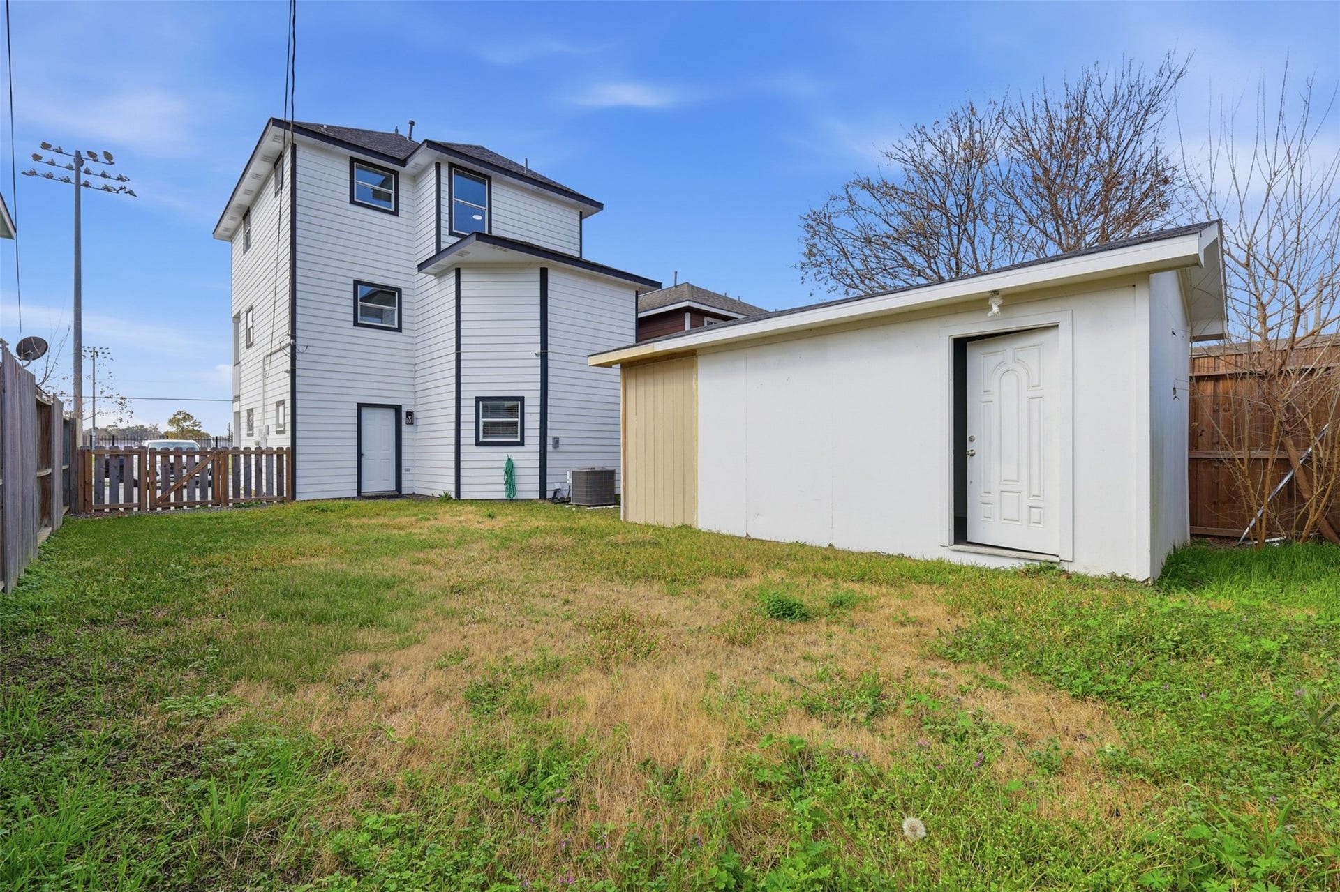 9026 Mcgallion Road, Houston, TX 77022 9026 Mcgallion Road, Houston, TX 77022