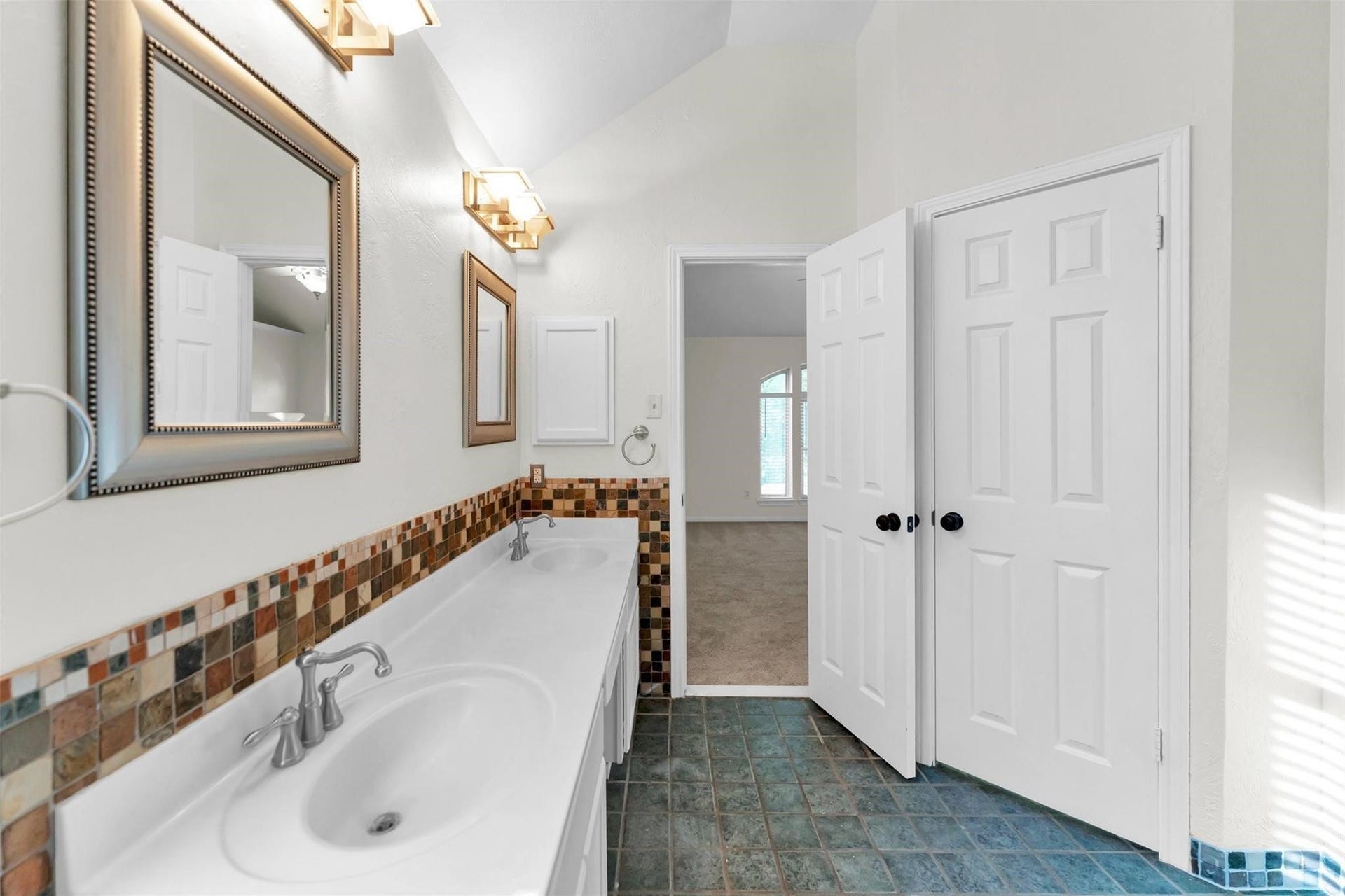 18 Dover Drive, Conroe, TX 77304 18 Dover Drive, Conroe, TX 77304