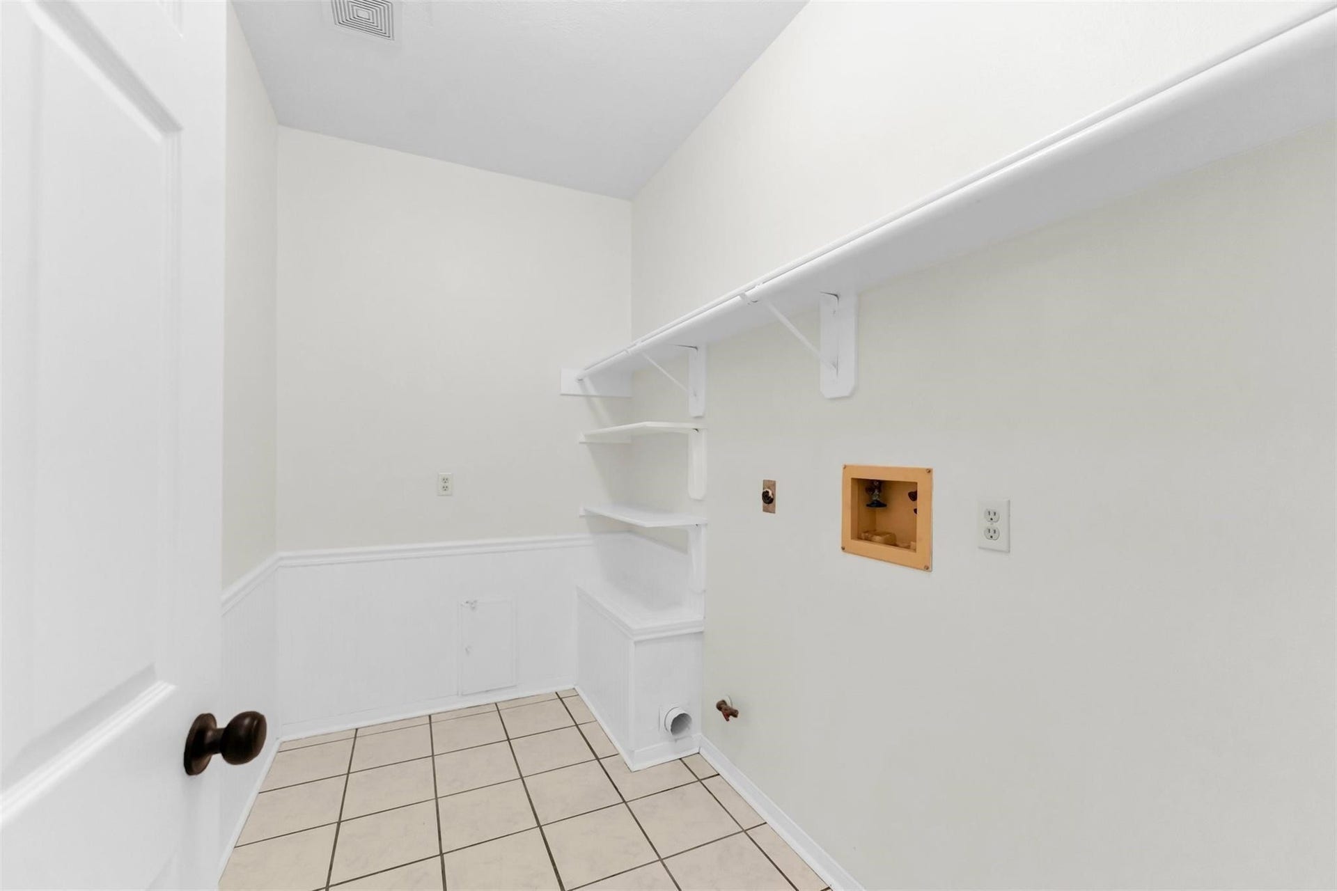 18 Dover Drive, Conroe, TX 77304 18 Dover Drive, Conroe, TX 77304