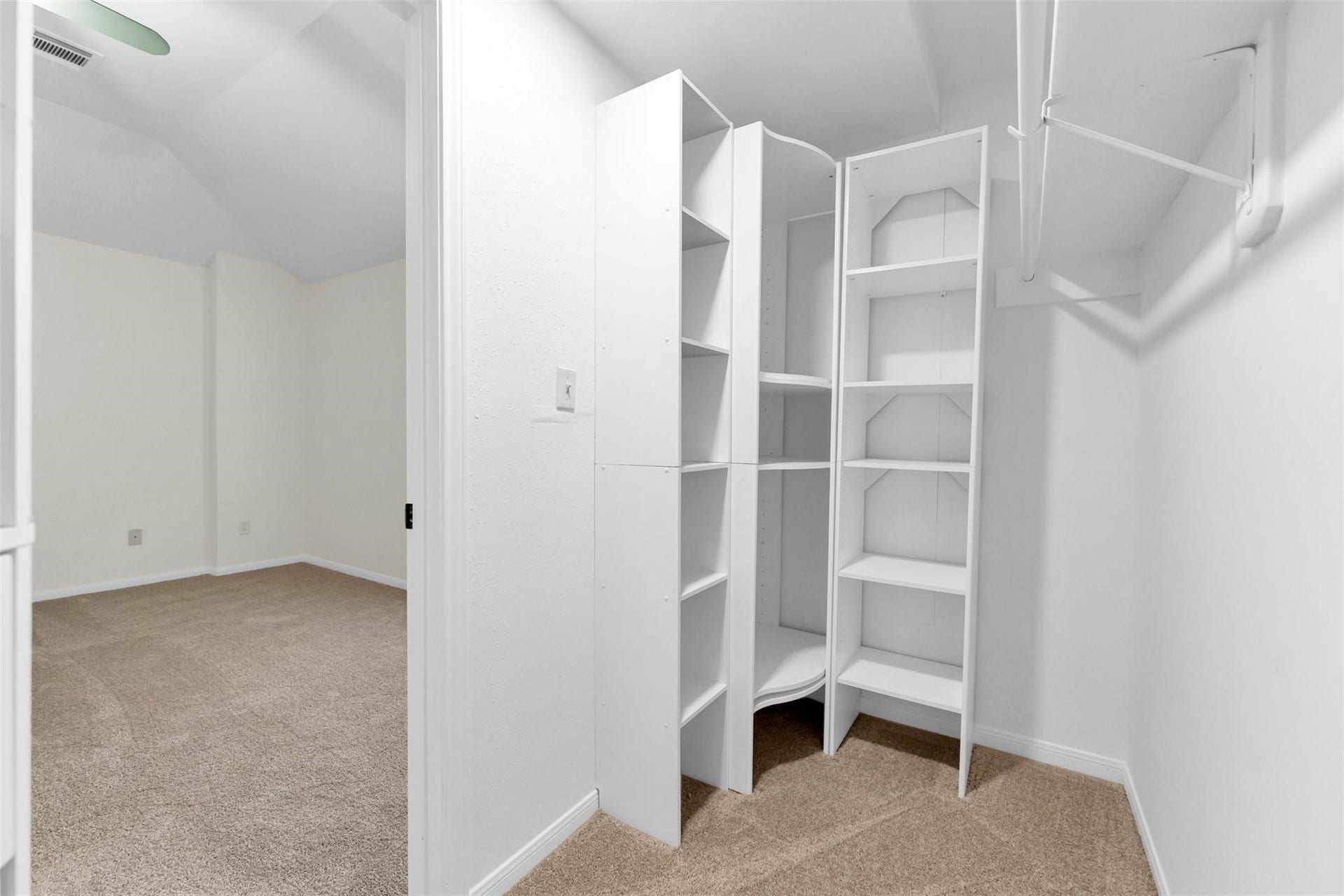 18 Dover Drive, Conroe, TX 77304 18 Dover Drive, Conroe, TX 77304