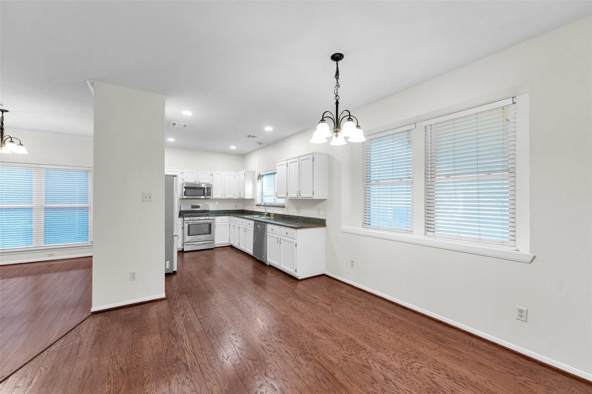 18 Dover Drive, Conroe, TX 77304 18 Dover Drive, Conroe, TX 77304