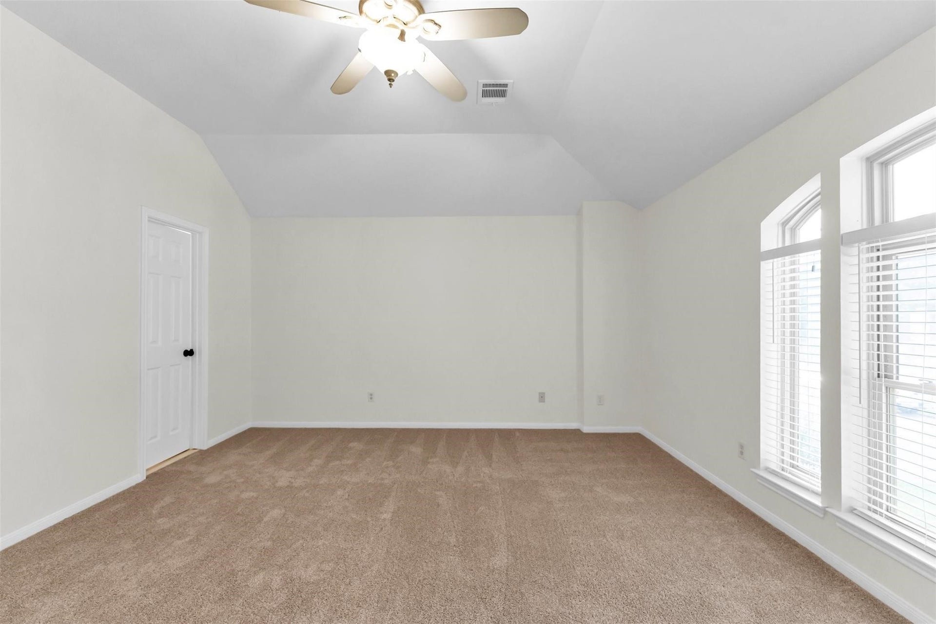18 Dover Drive, Conroe, TX 77304 18 Dover Drive, Conroe, TX 77304