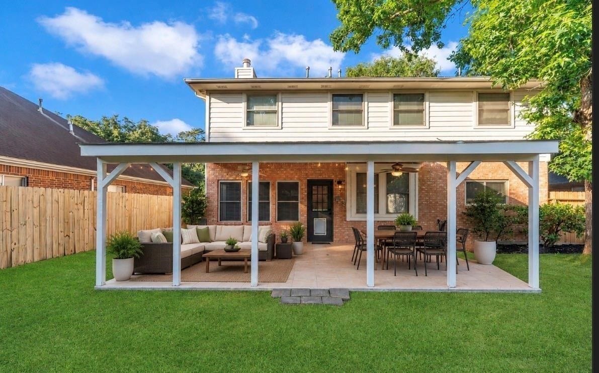 18 Dover Drive, Conroe, TX 77304 18 Dover Drive, Conroe, TX 77304