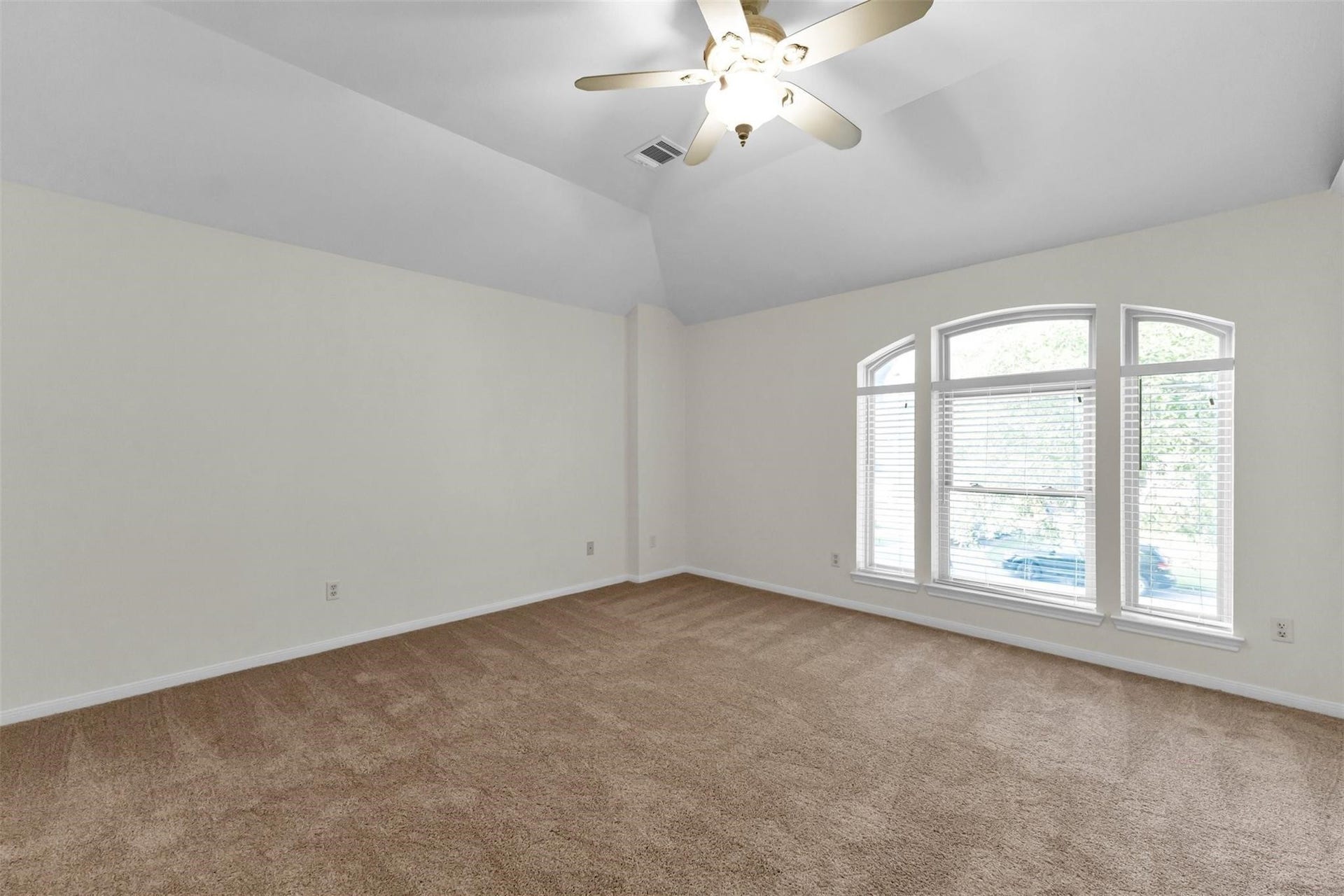 18 Dover Drive, Conroe, TX 77304 18 Dover Drive, Conroe, TX 77304